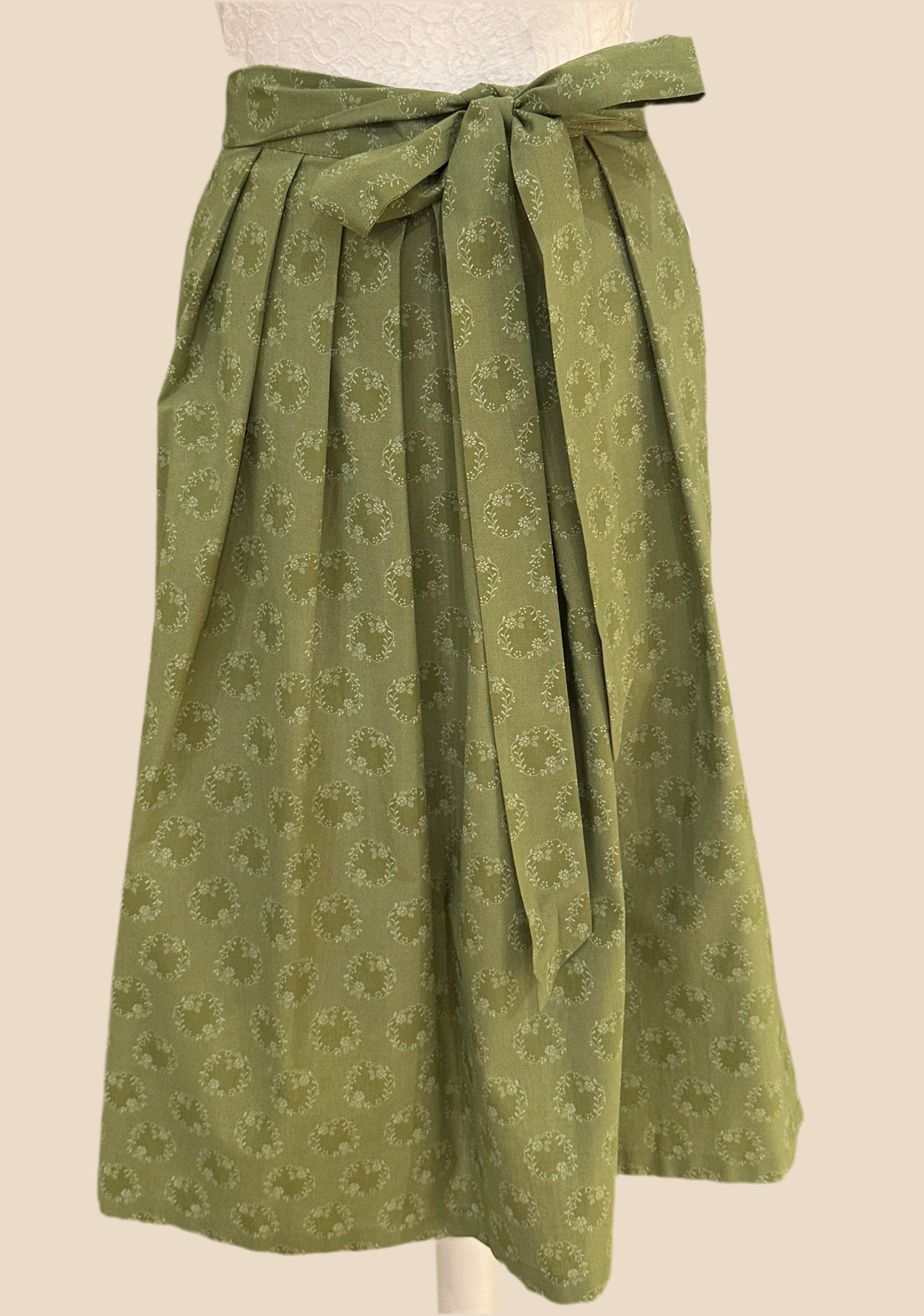 Dirndlschürze Goldstich grün Muster 70cm