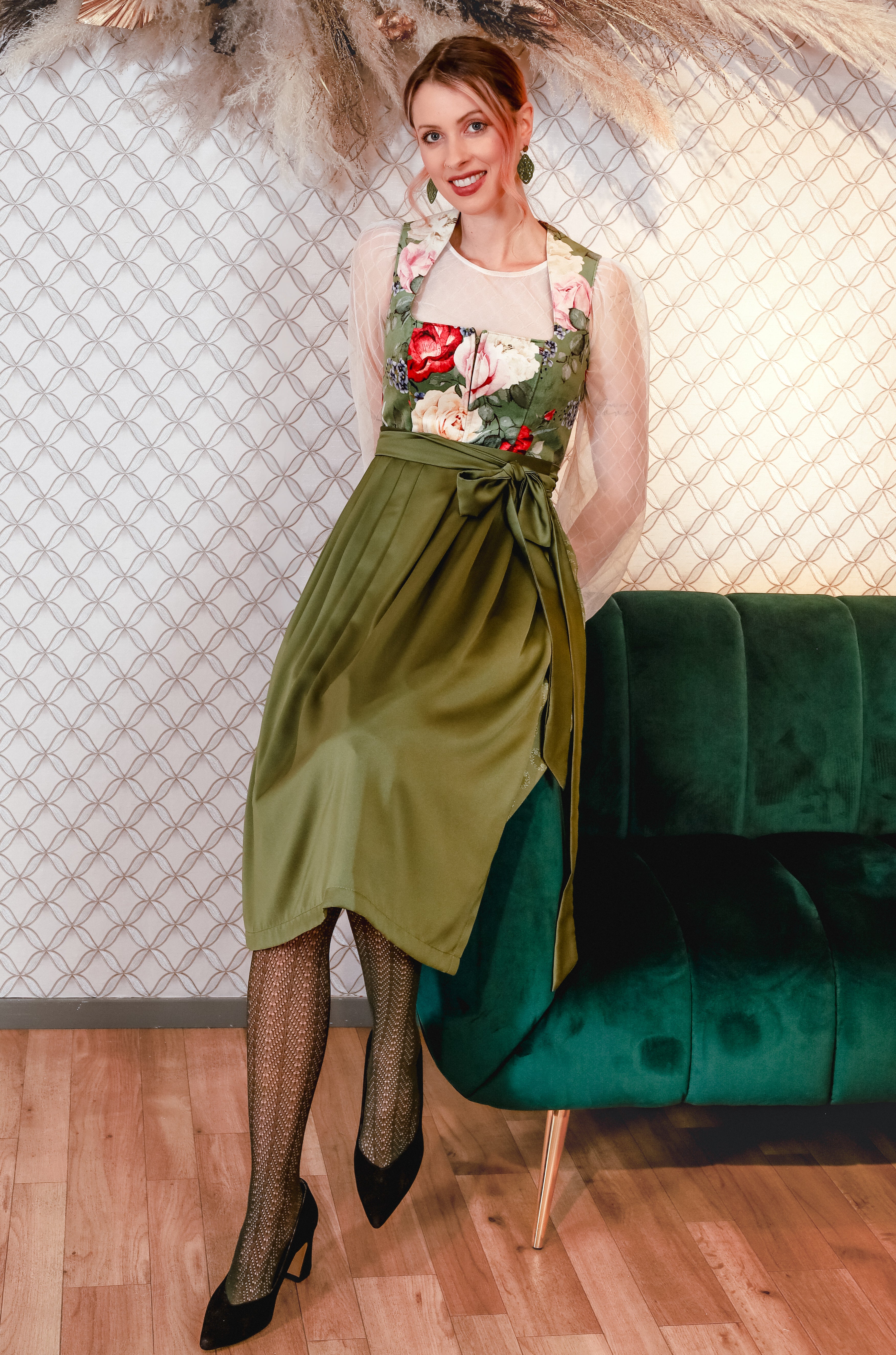Samtdirndl Goldstich Blumen grün 75cm
