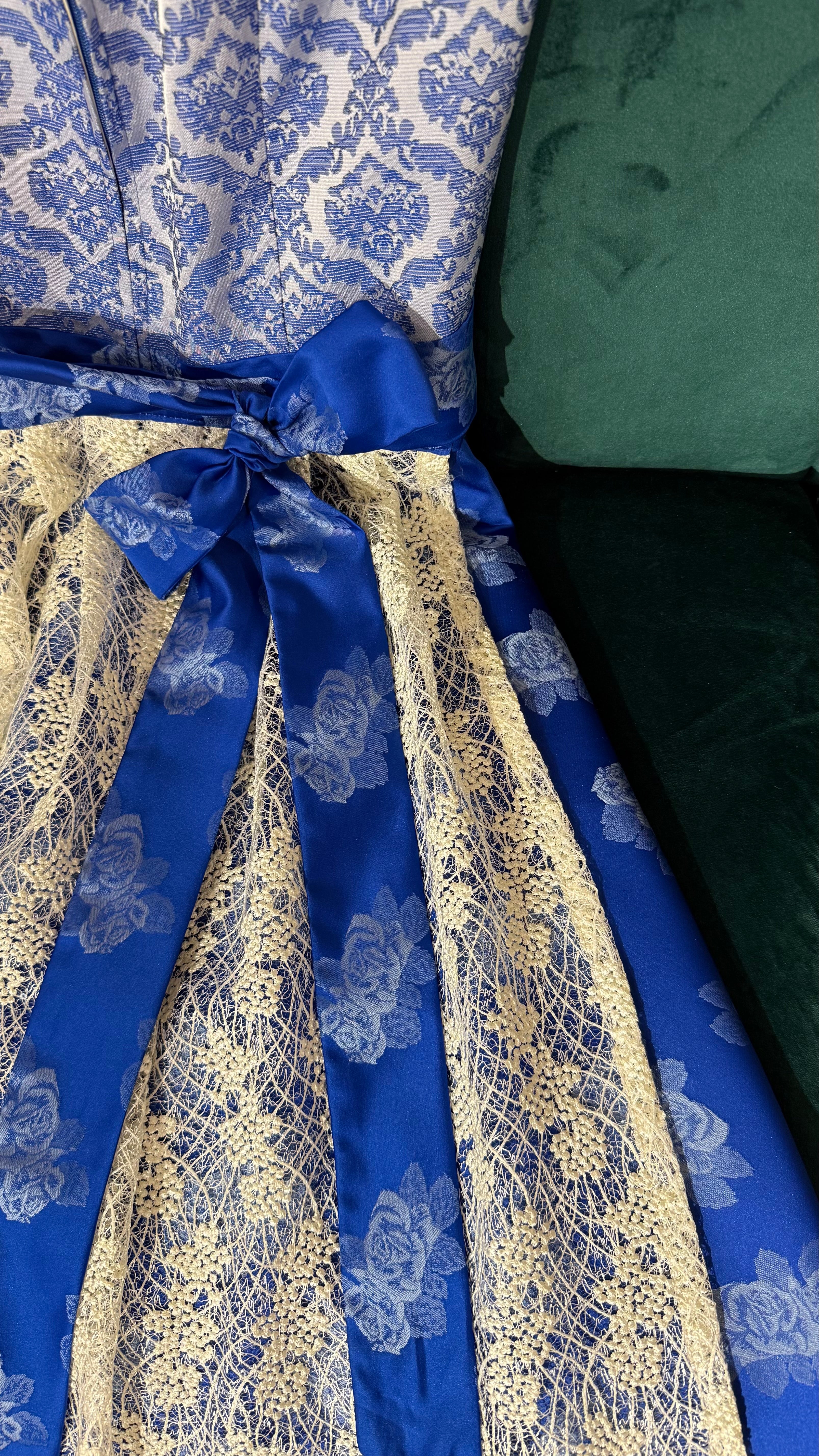 Dirndl Goldstich blau/silber Blumen 70cm