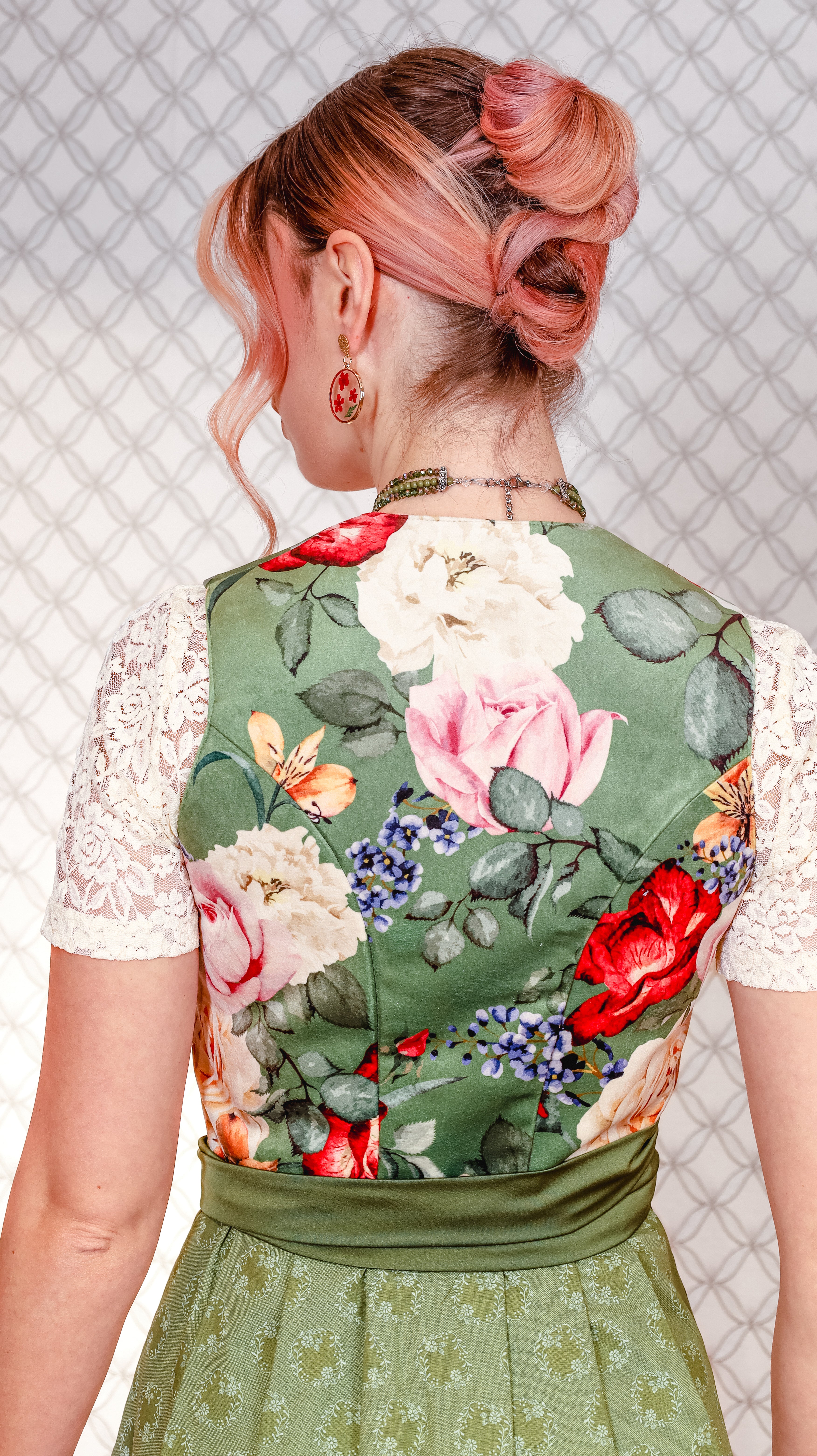 Samtdirndl Goldstich Blumen grün 75cm