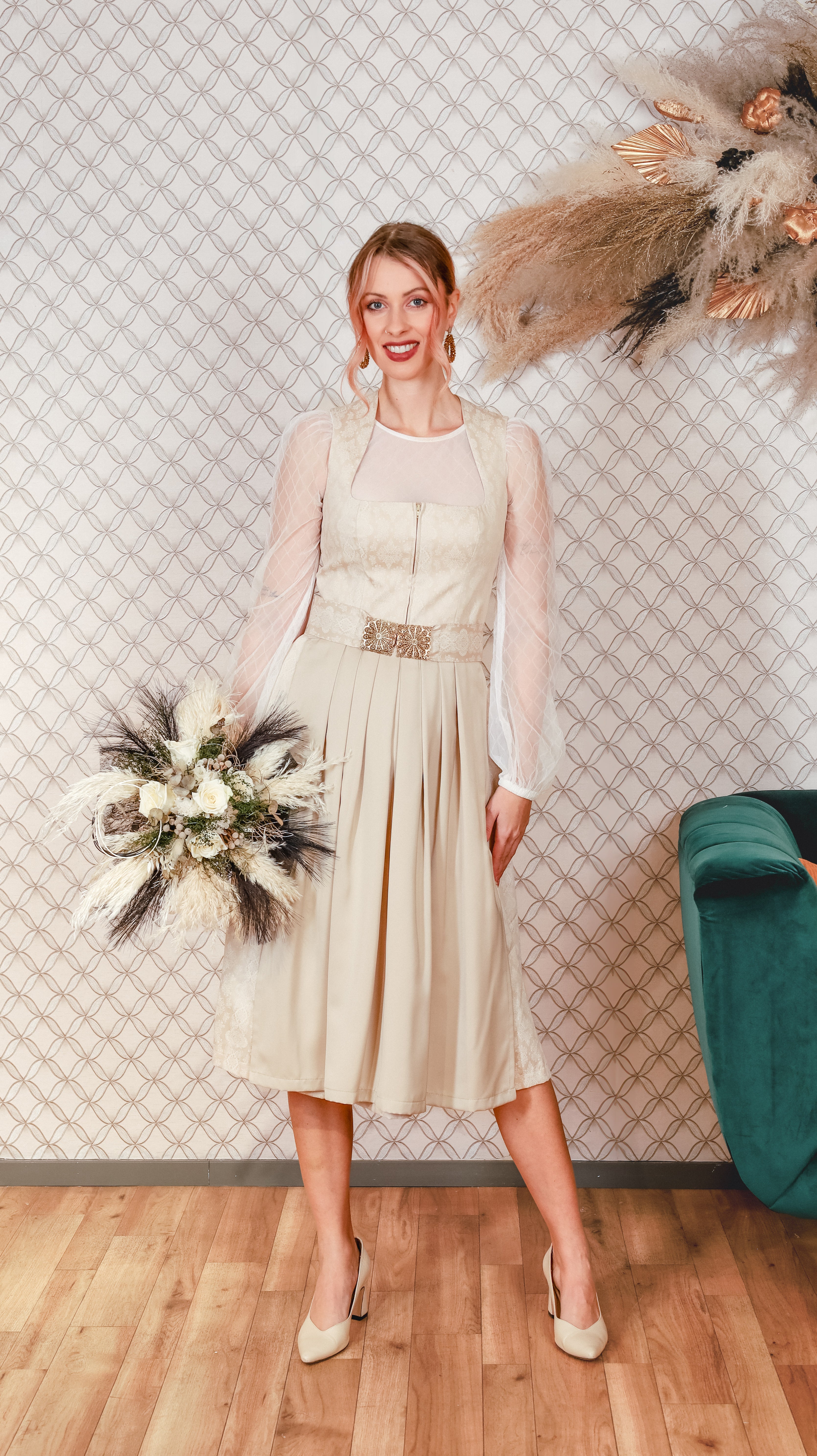 Dirndl Goldstich creme 75cm