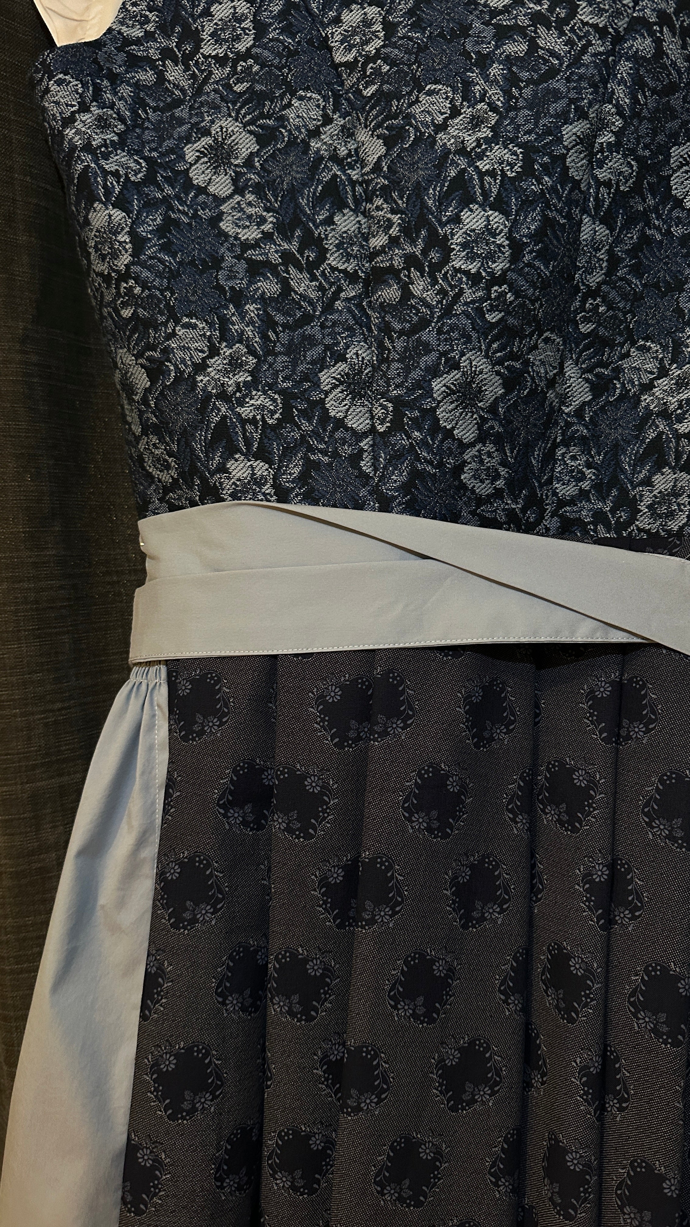 Dirndl Goldstich blau Blumenmuster 75cm