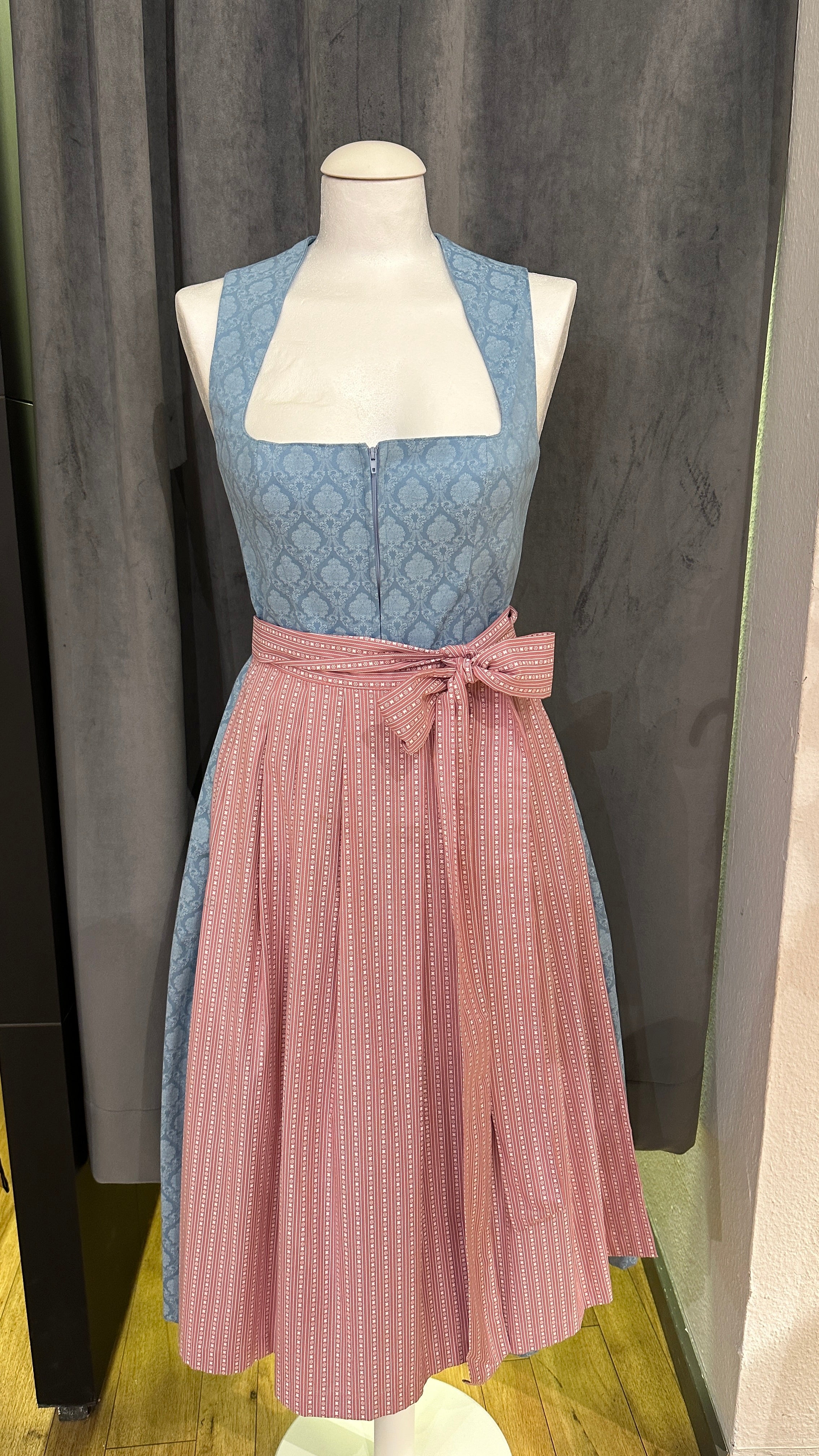Baumwolldirndl Goldstich hellblau rose 75cm mit Reißverschluss