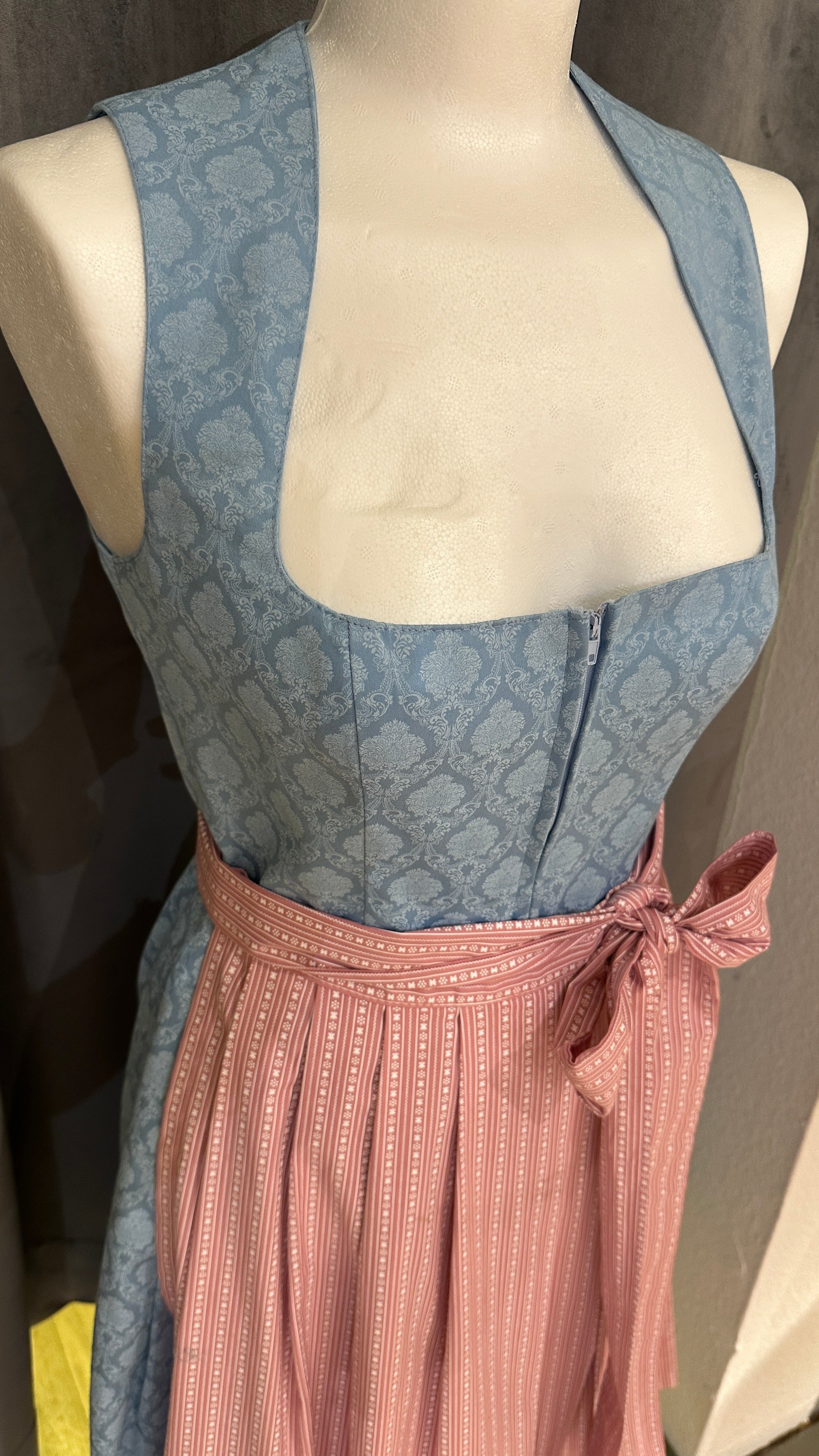 Baumwolldirndl Goldstich hellblau rose 75cm mit Reißverschluss