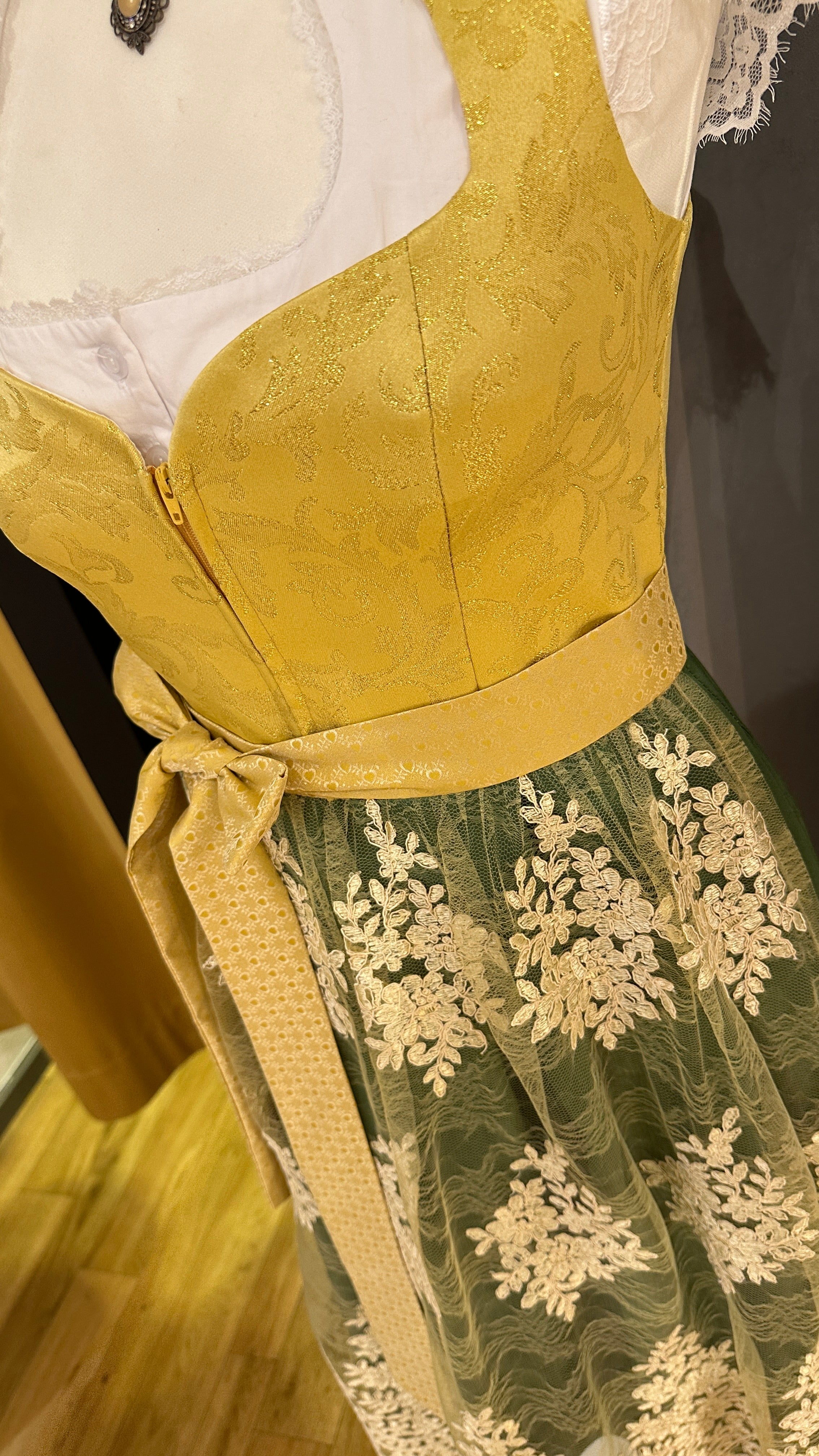Dirndl Goldstich gelb/grün herz 65cm