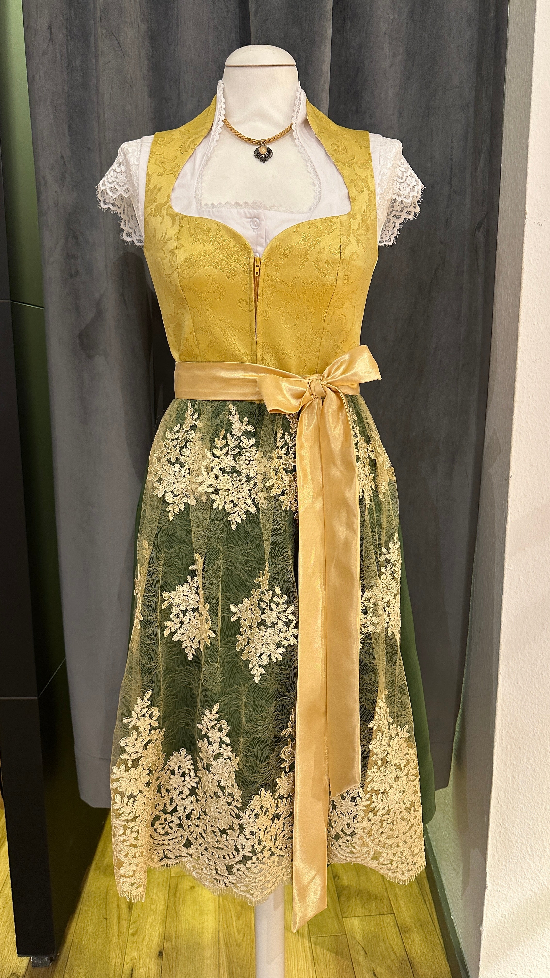 Dirndl Goldstich gelb/grün 65cm