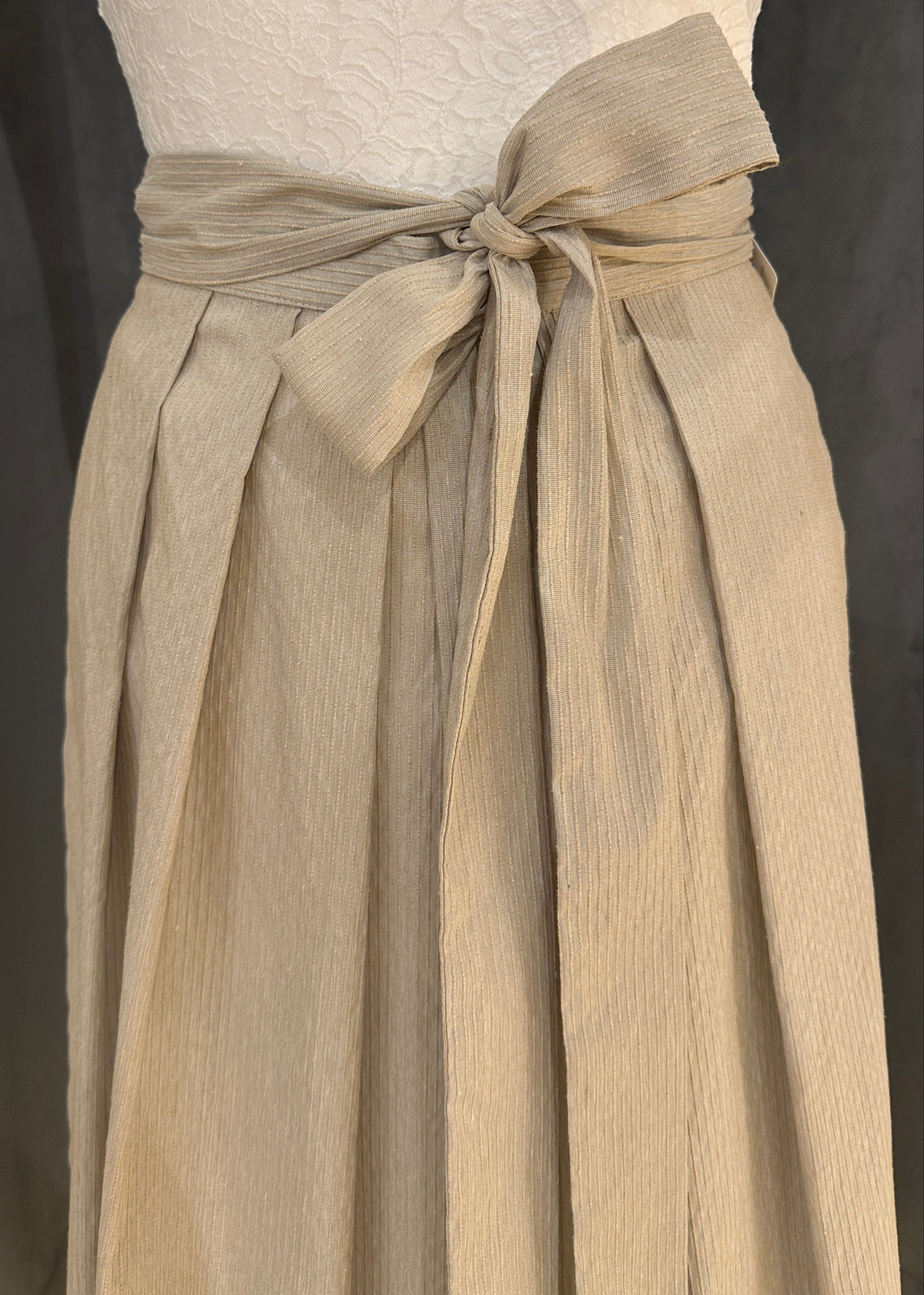 Dirndlschürze Goldstich Streifen beige 69cm