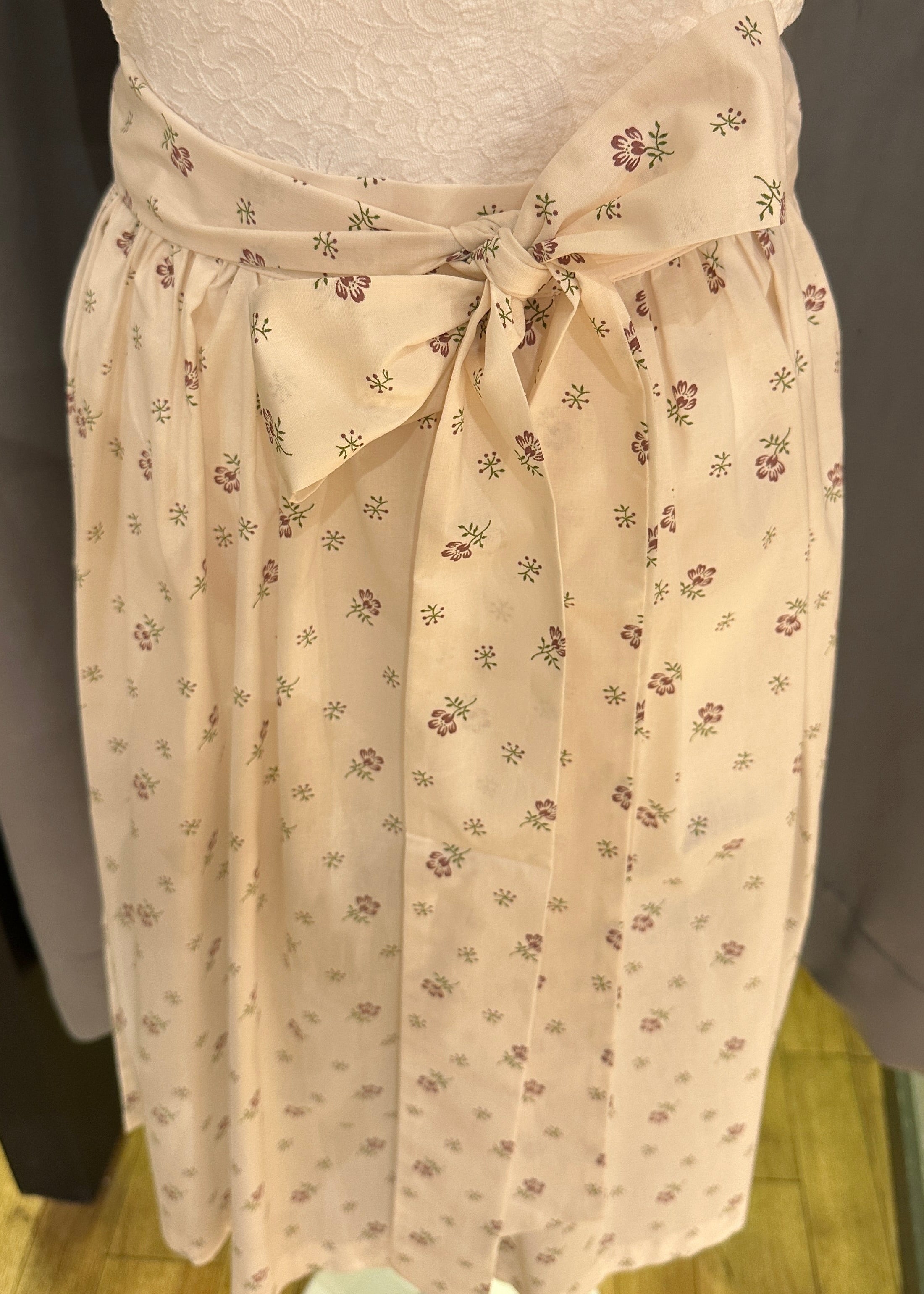 Dirndlschürze Goldstich creme Muster 65cm