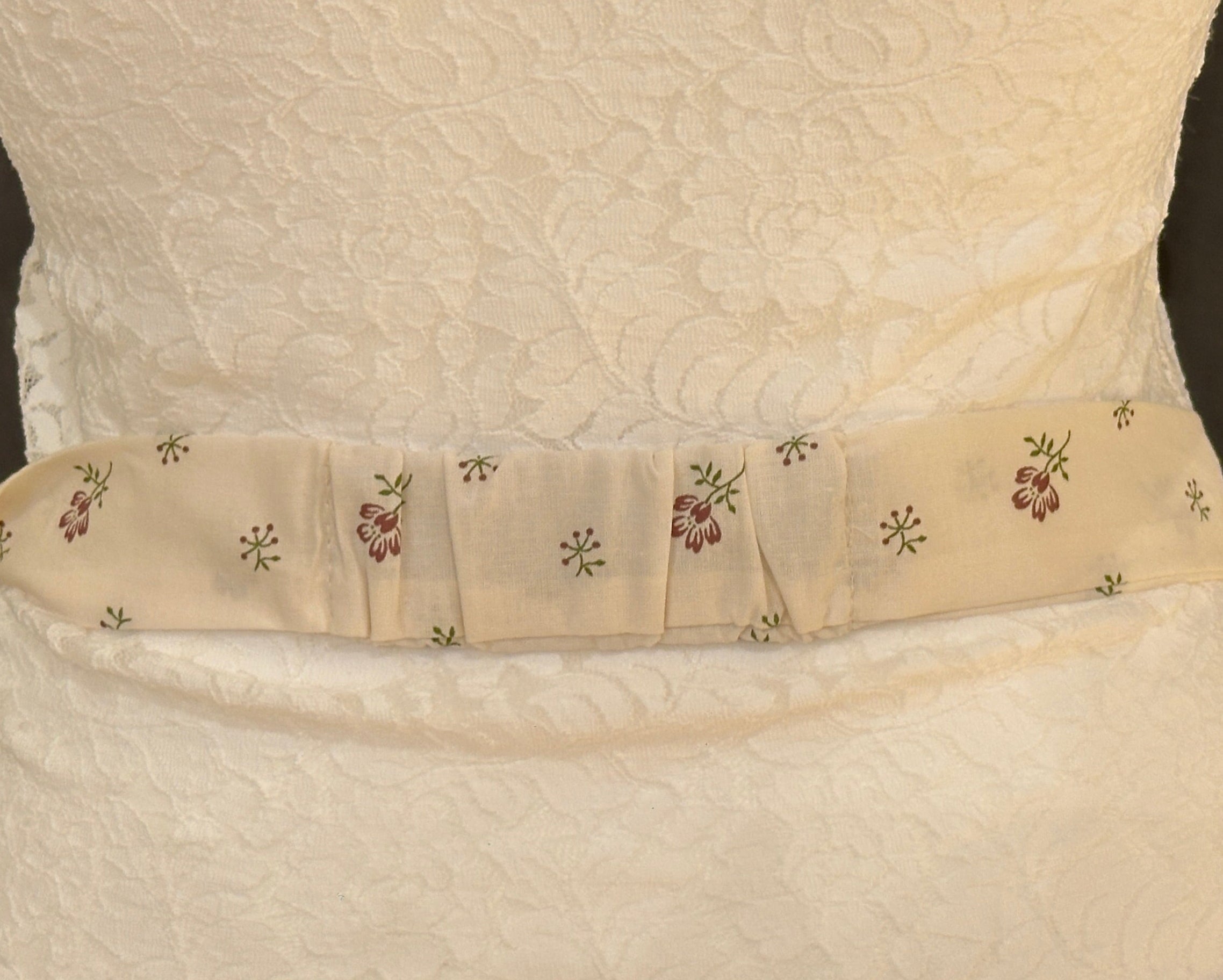 Dirndlschürze Goldstich creme Muster 65cm