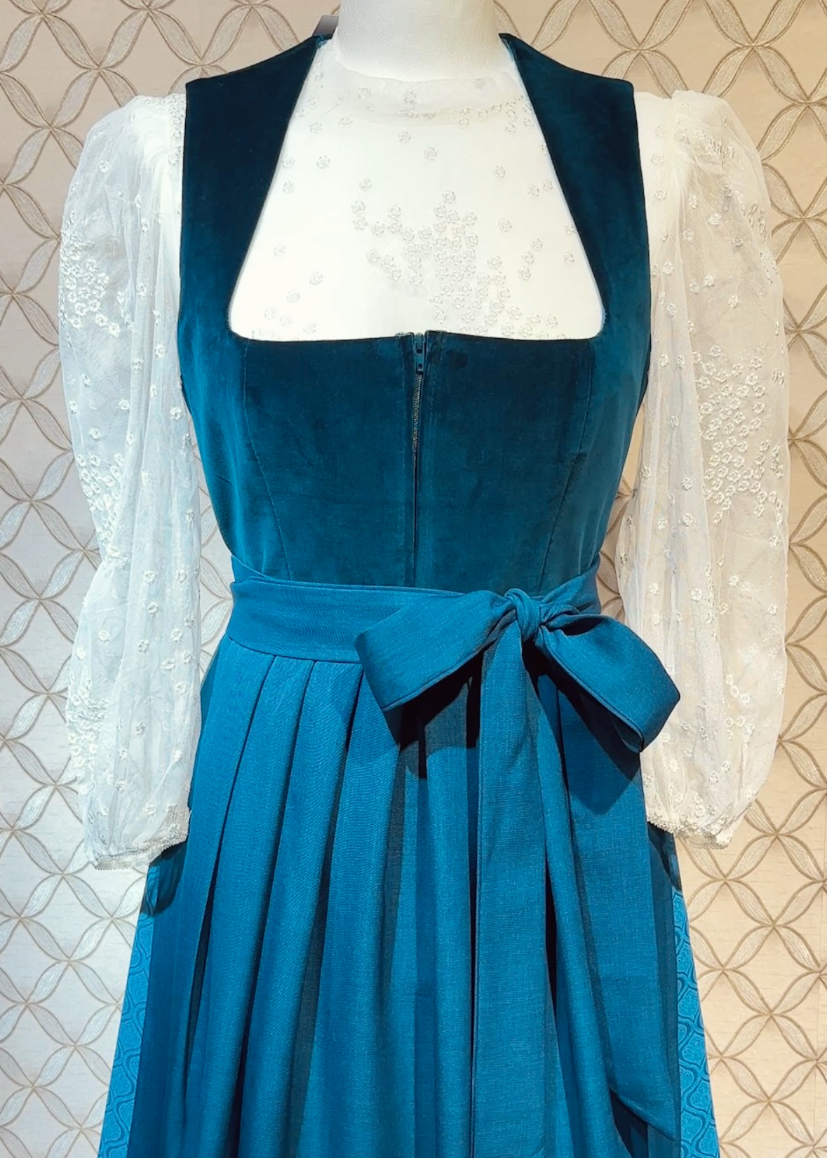 Dirndl Goldstich Samt petrol 65cm
