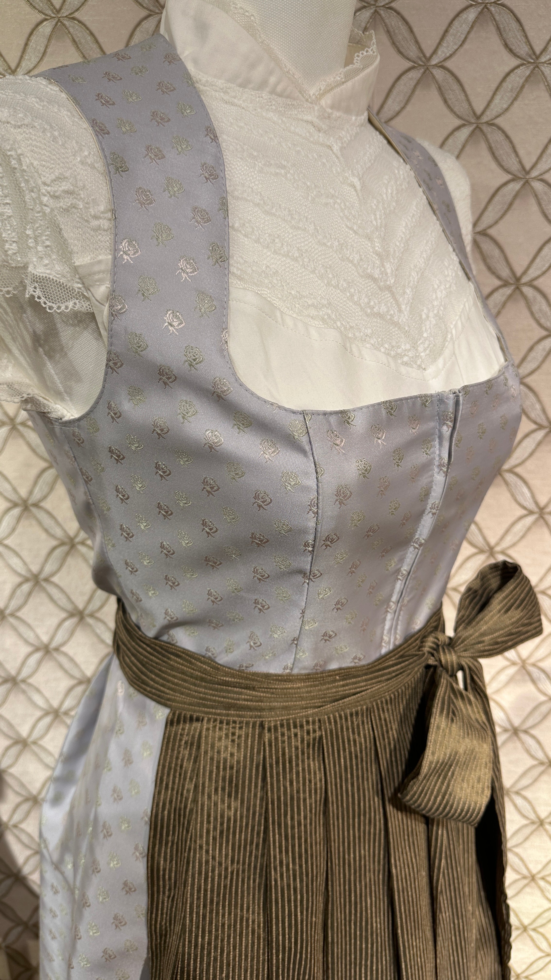 Dirndl Goldstich eisblau 75cm