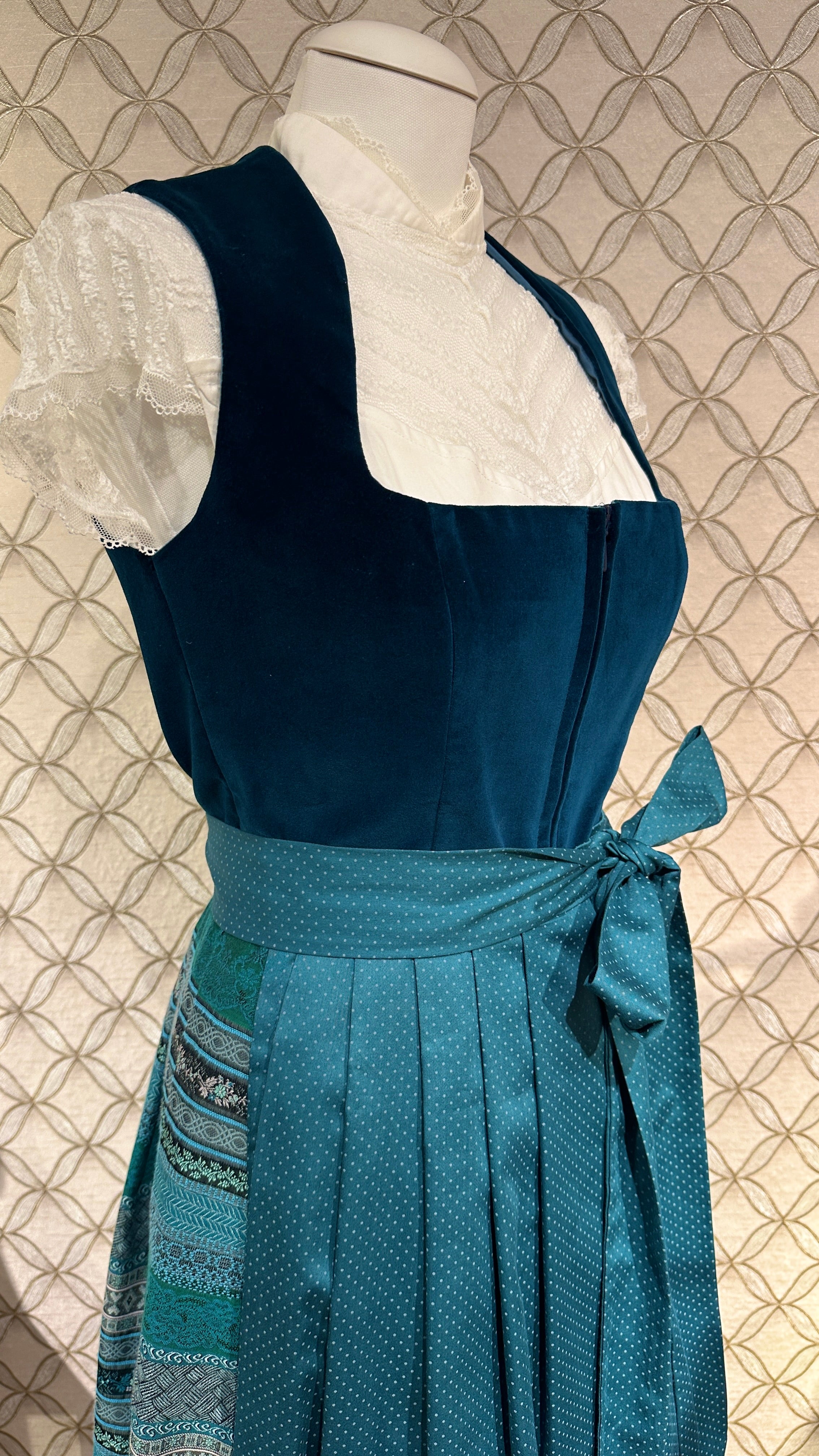 Dirndl Goldstich Samt Petrol 75cm