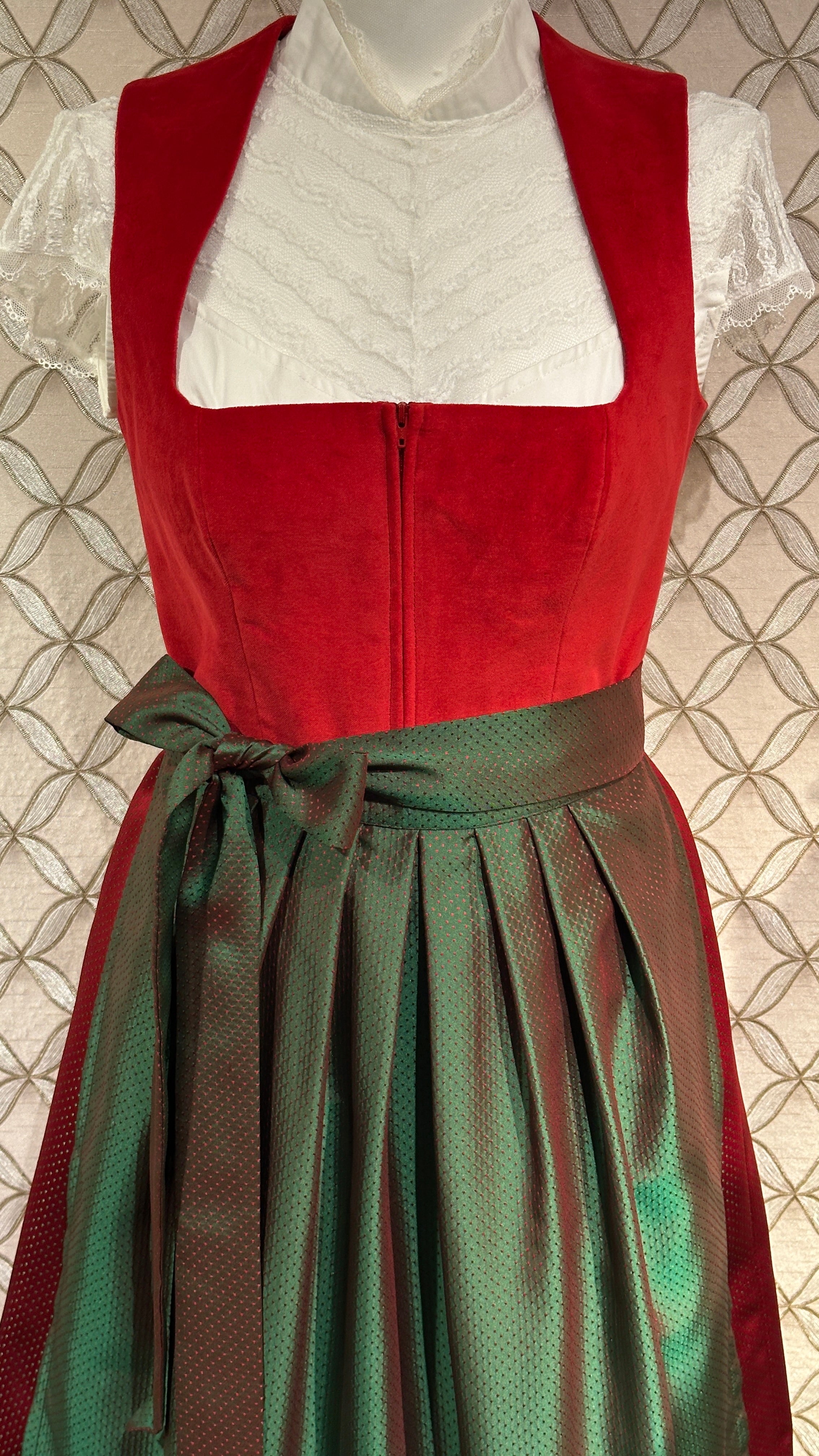 Dirndl Goldstich Samt rot 70cm