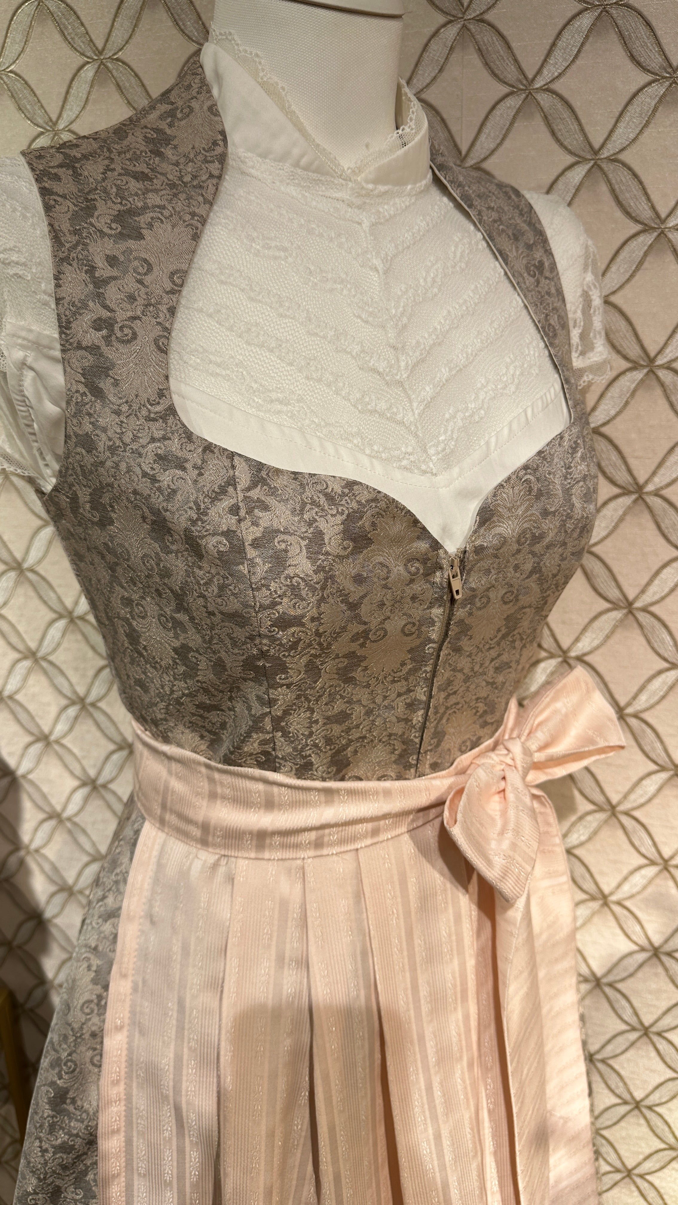 Dirndl Goldstich grau/rose 70cm