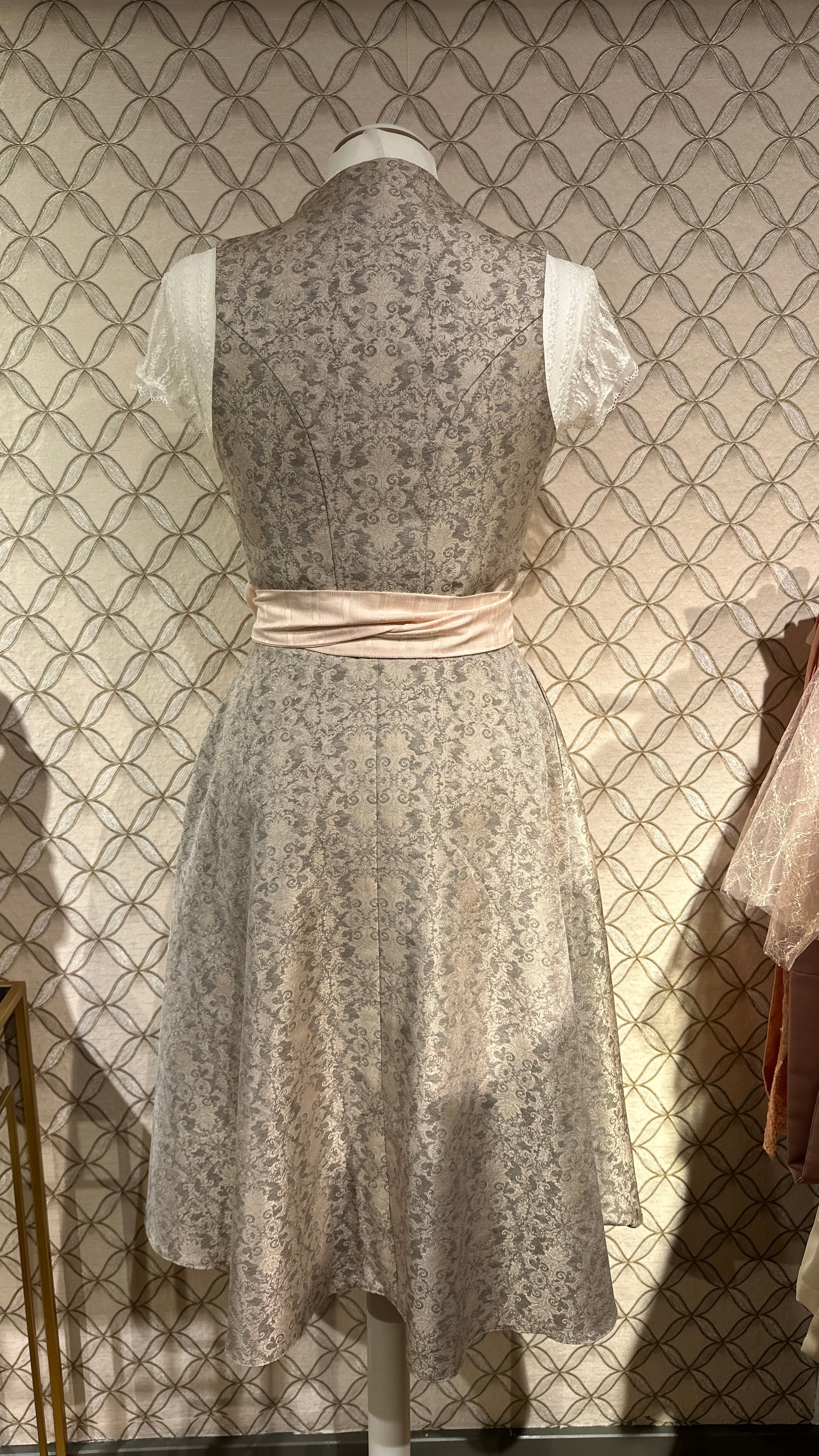 Dirndl Goldstich grau/rose 70cm