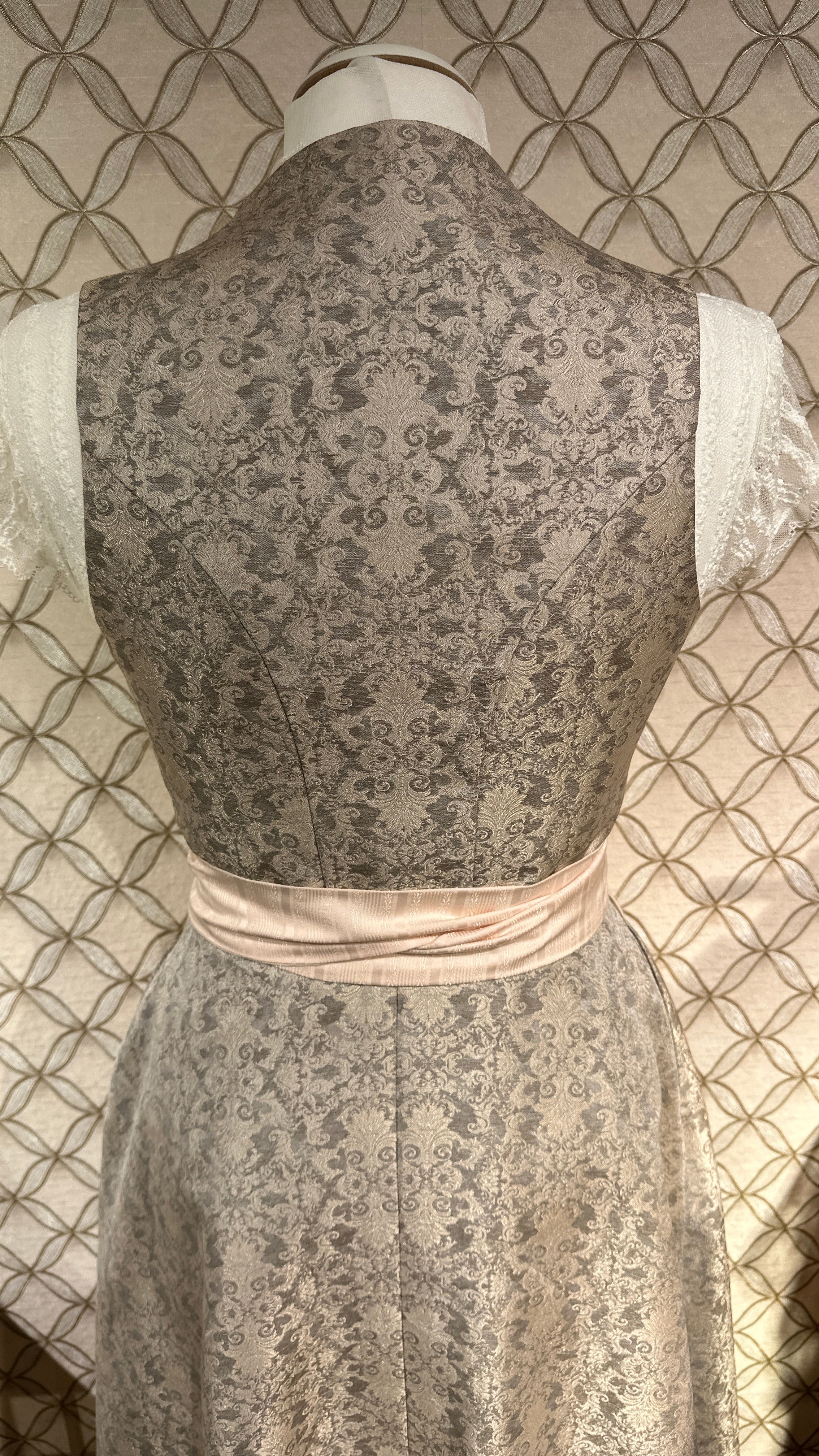 Dirndl Goldstich grau/rose 70cm