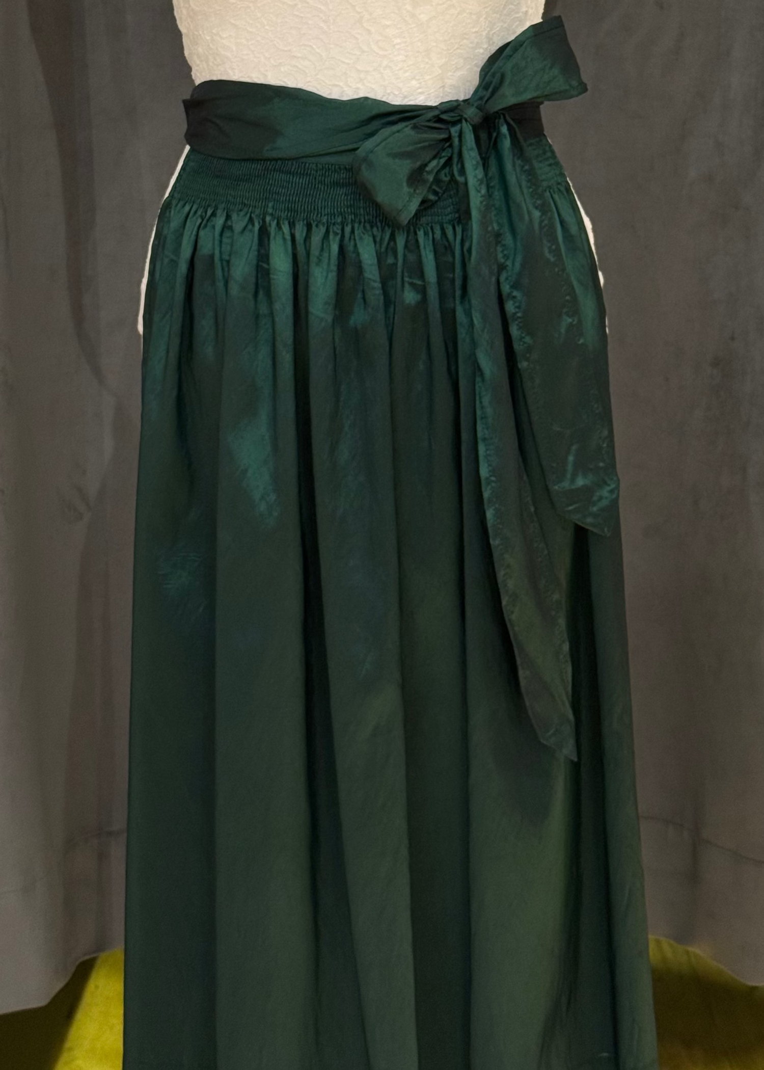 Dirndlschürze Stoiber Gesine dunkelgrün 70cm