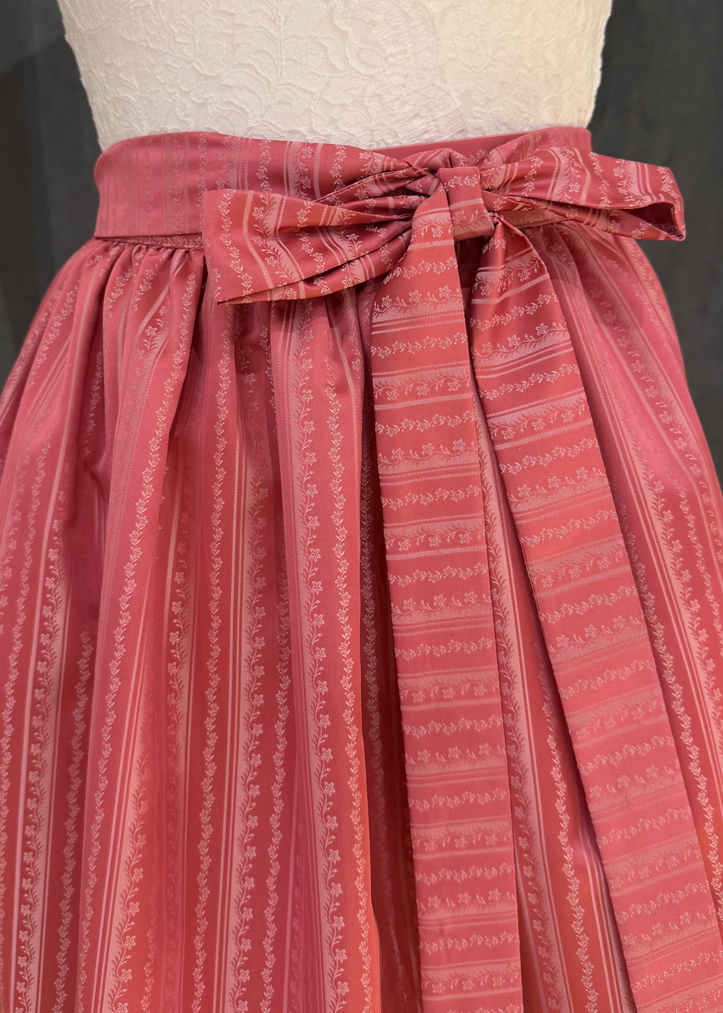 Dirndlschürze Goldstich Streifen pink 65cm