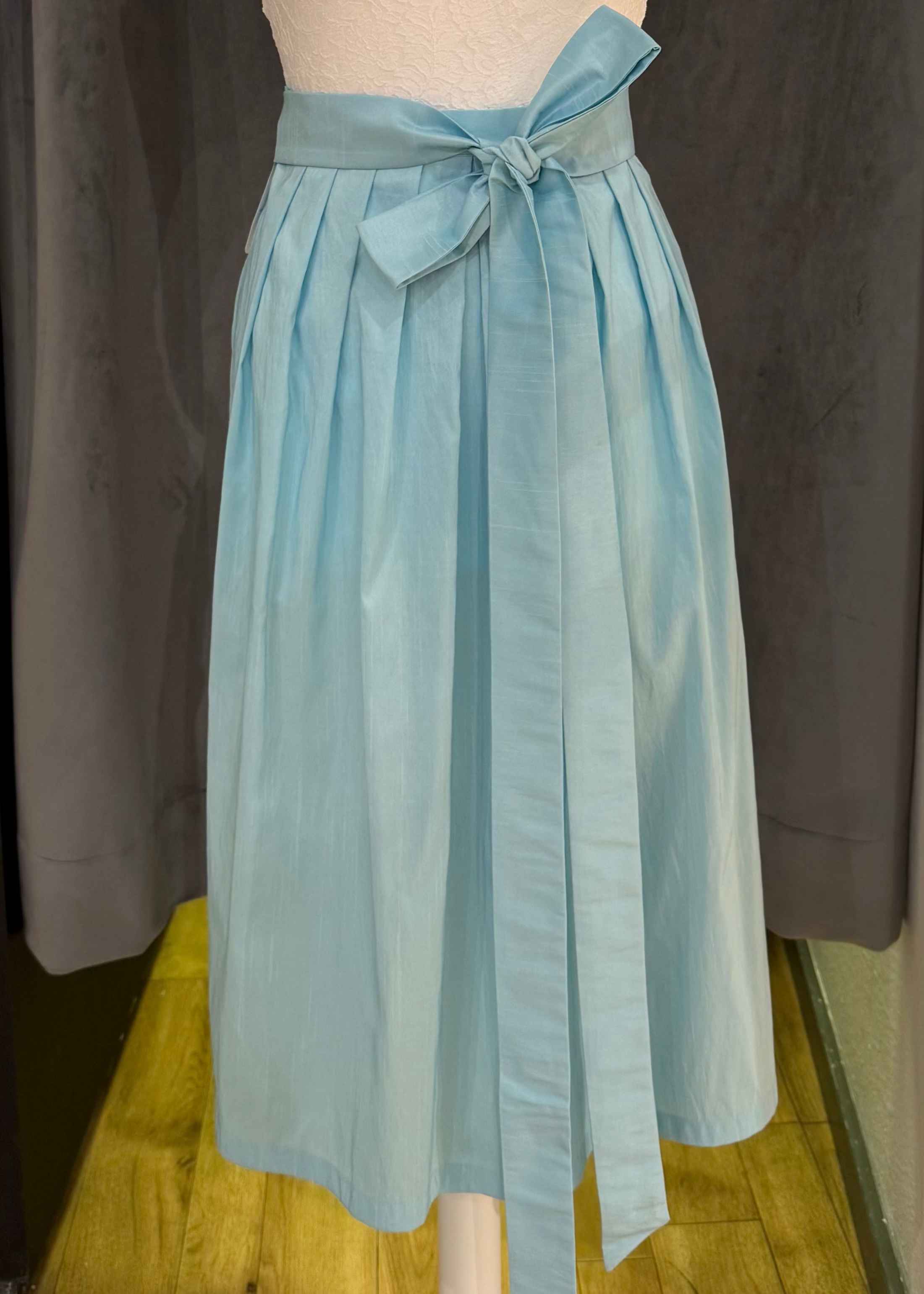 Dirndlschürze Goldstich hellblau 75cm