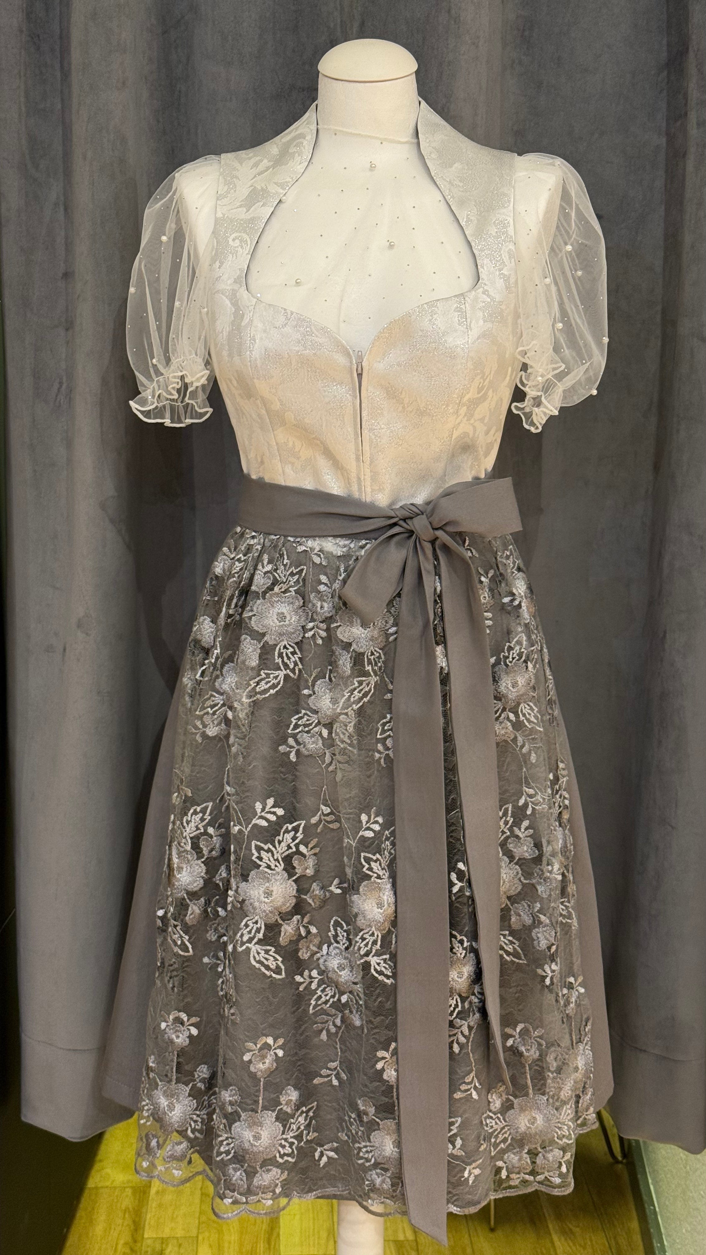 Dirndl Goldstich silber/grau 65cm