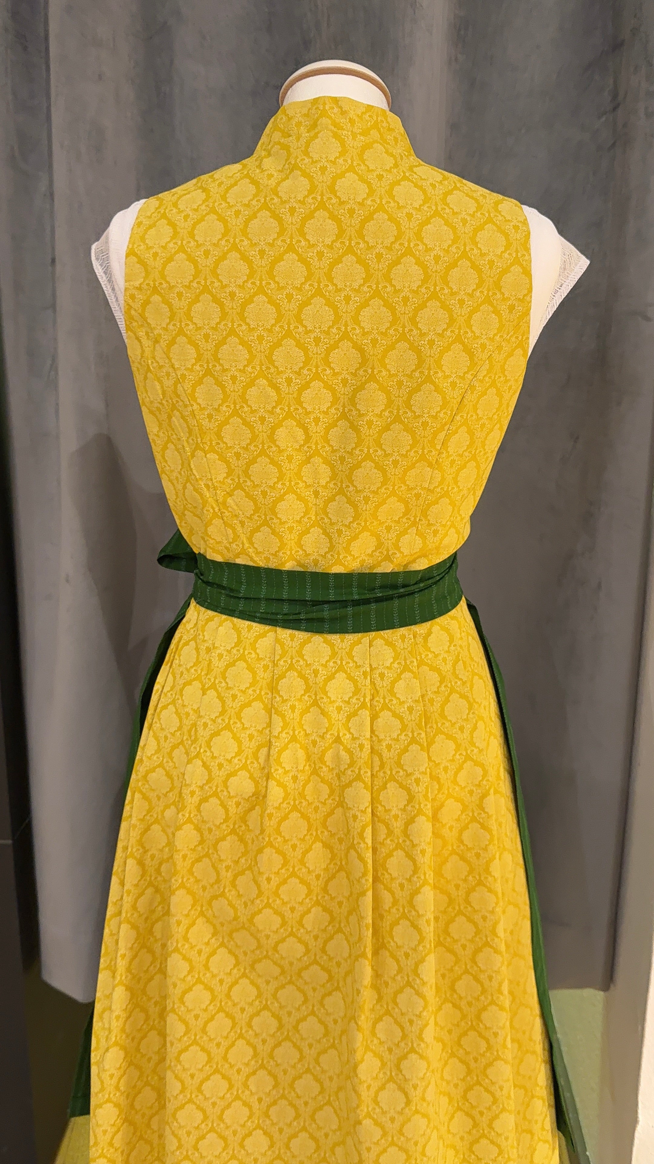 Dirndl Goldstich gelb/dunkelgrün 70cm