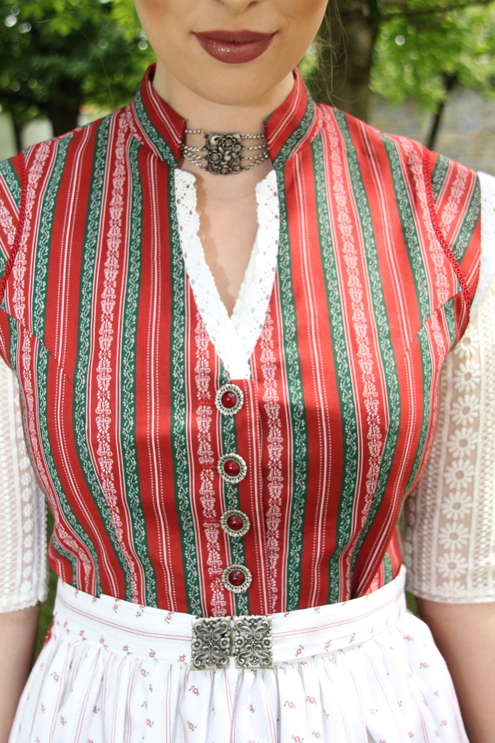 Vintage Dirndl Goldstich rot/grün 69cm