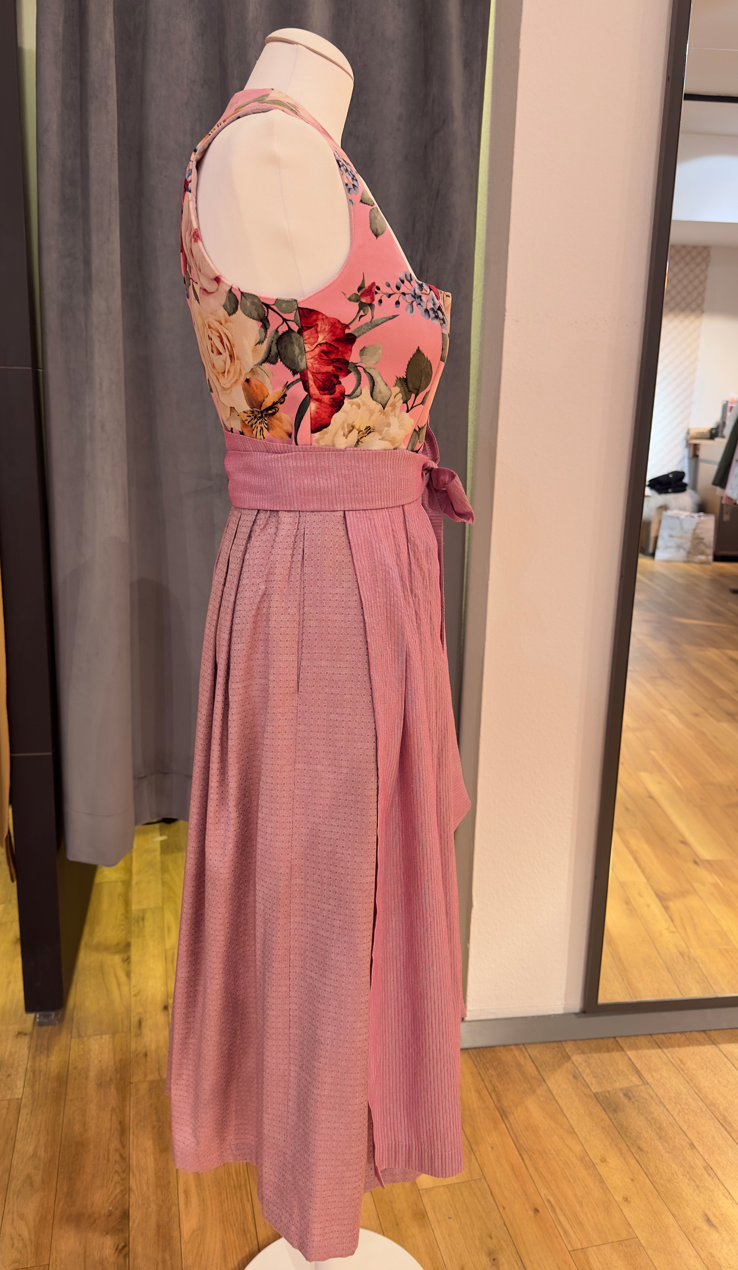 Samtdirndl Goldstich Blumen Rosa 75cm