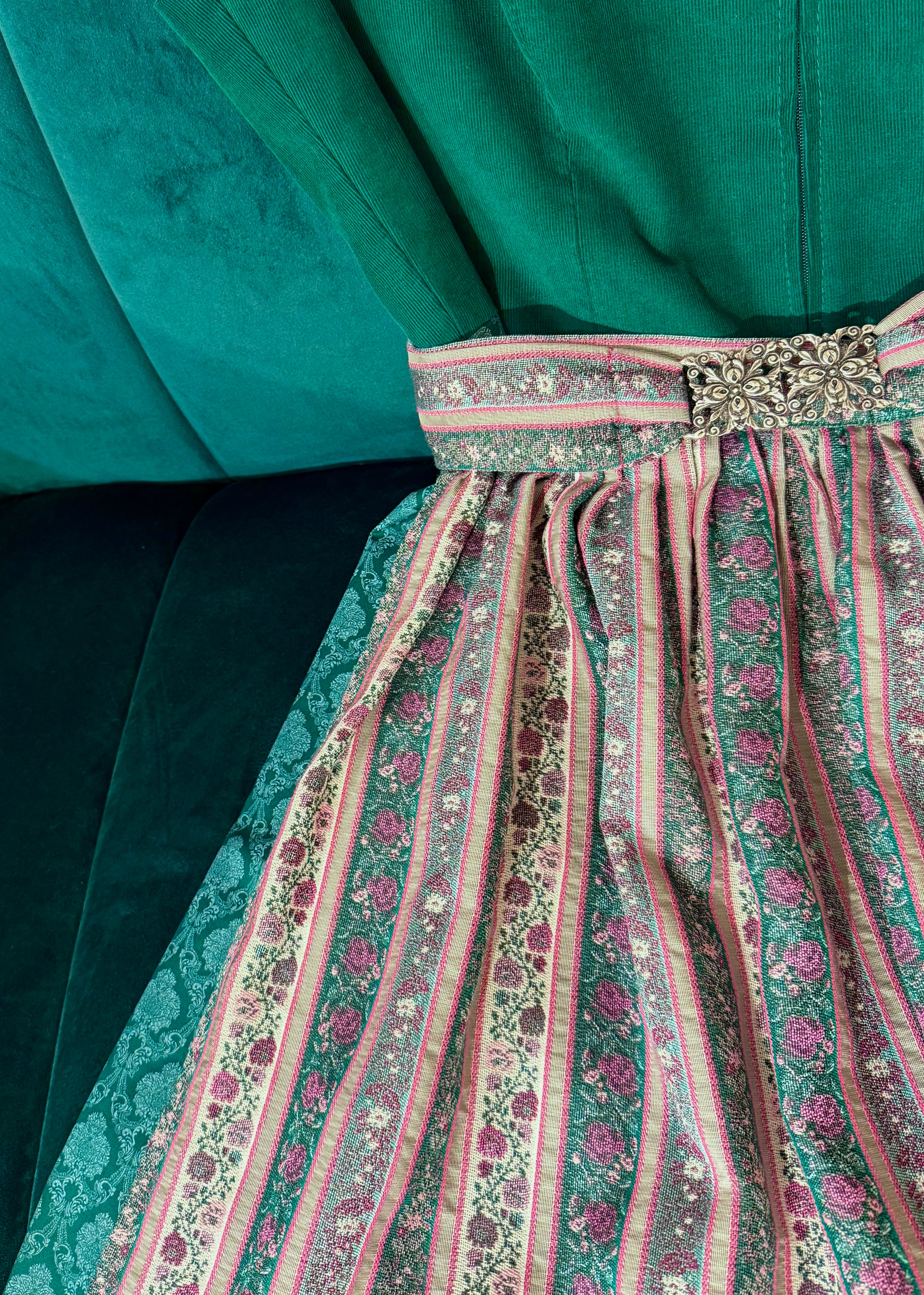 Dirndl Goldstich Cord grün 73cm