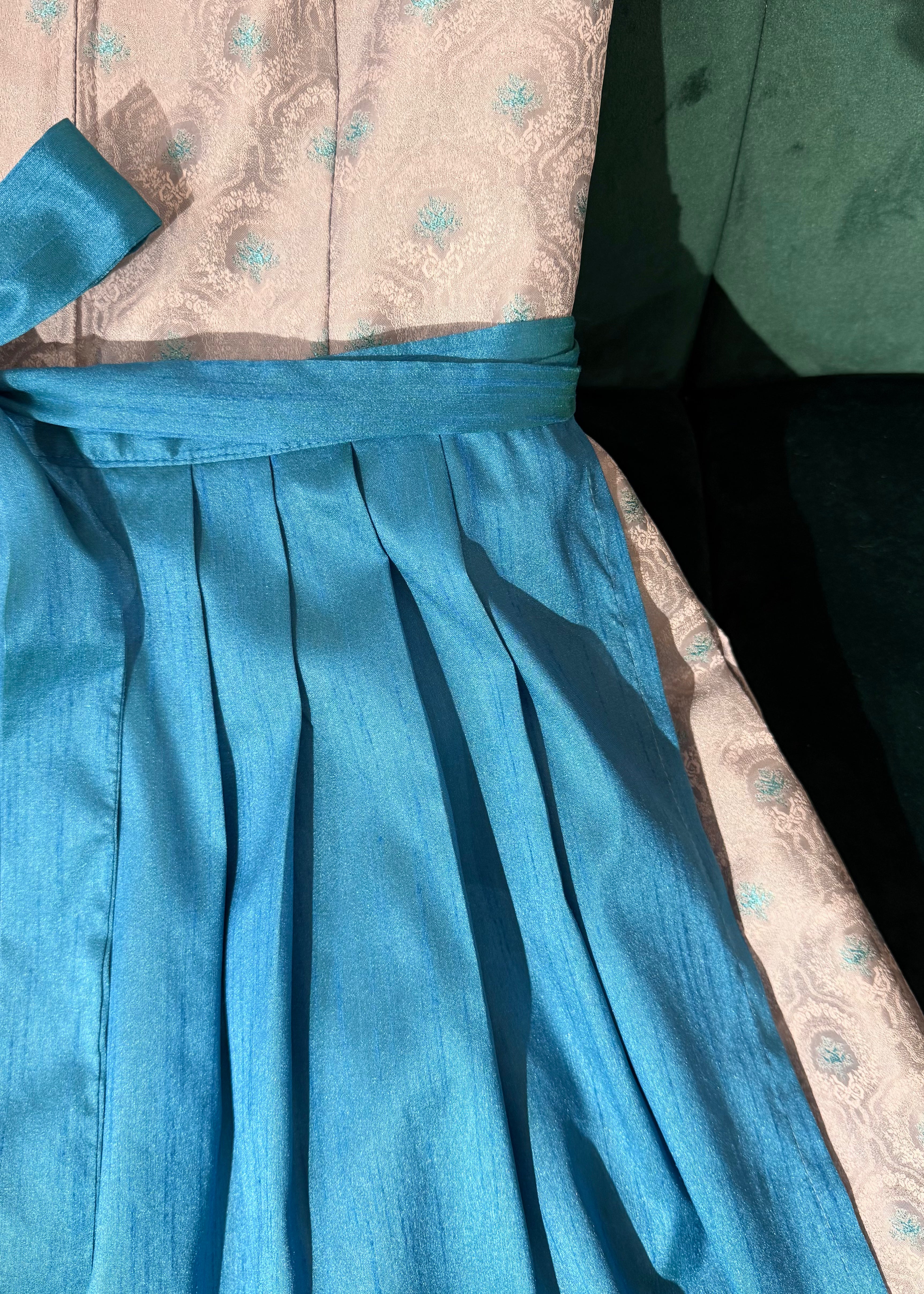 Dirndl Goldstich grau/hellblau 70cm