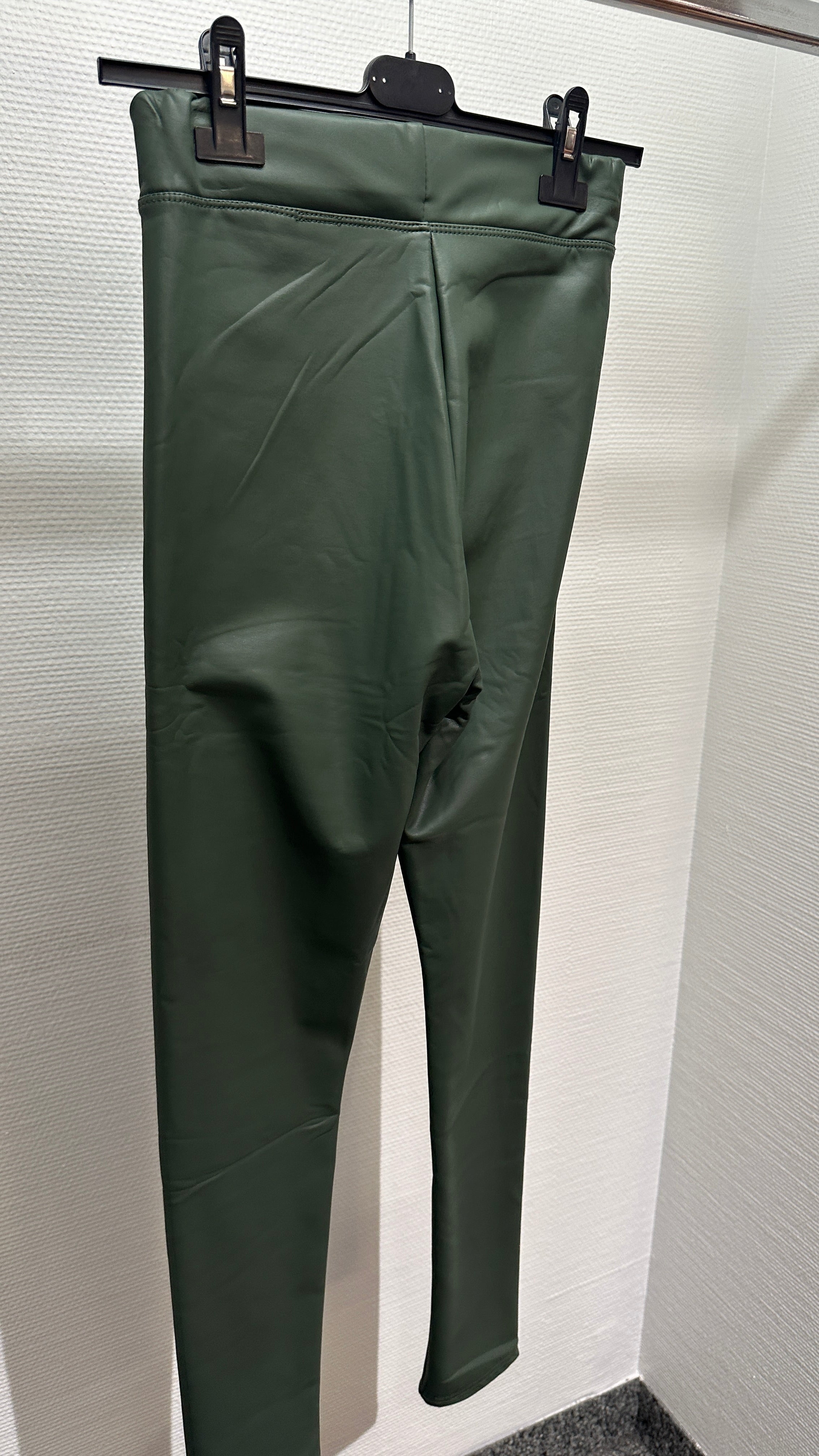 Leggings Lederoptik dunkelgrün