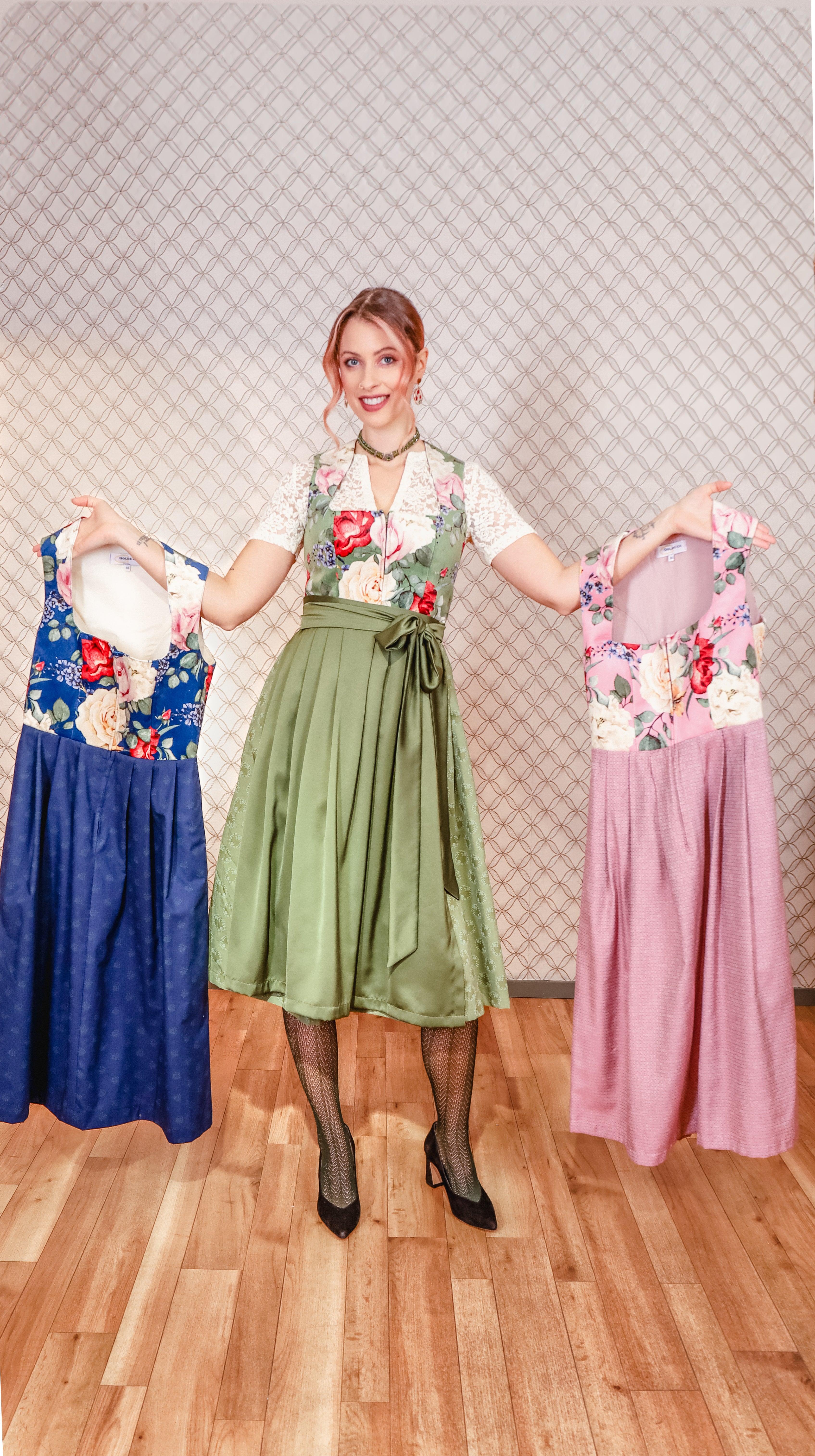 Samtdirndl Goldstich Blumen Rosa 75cm