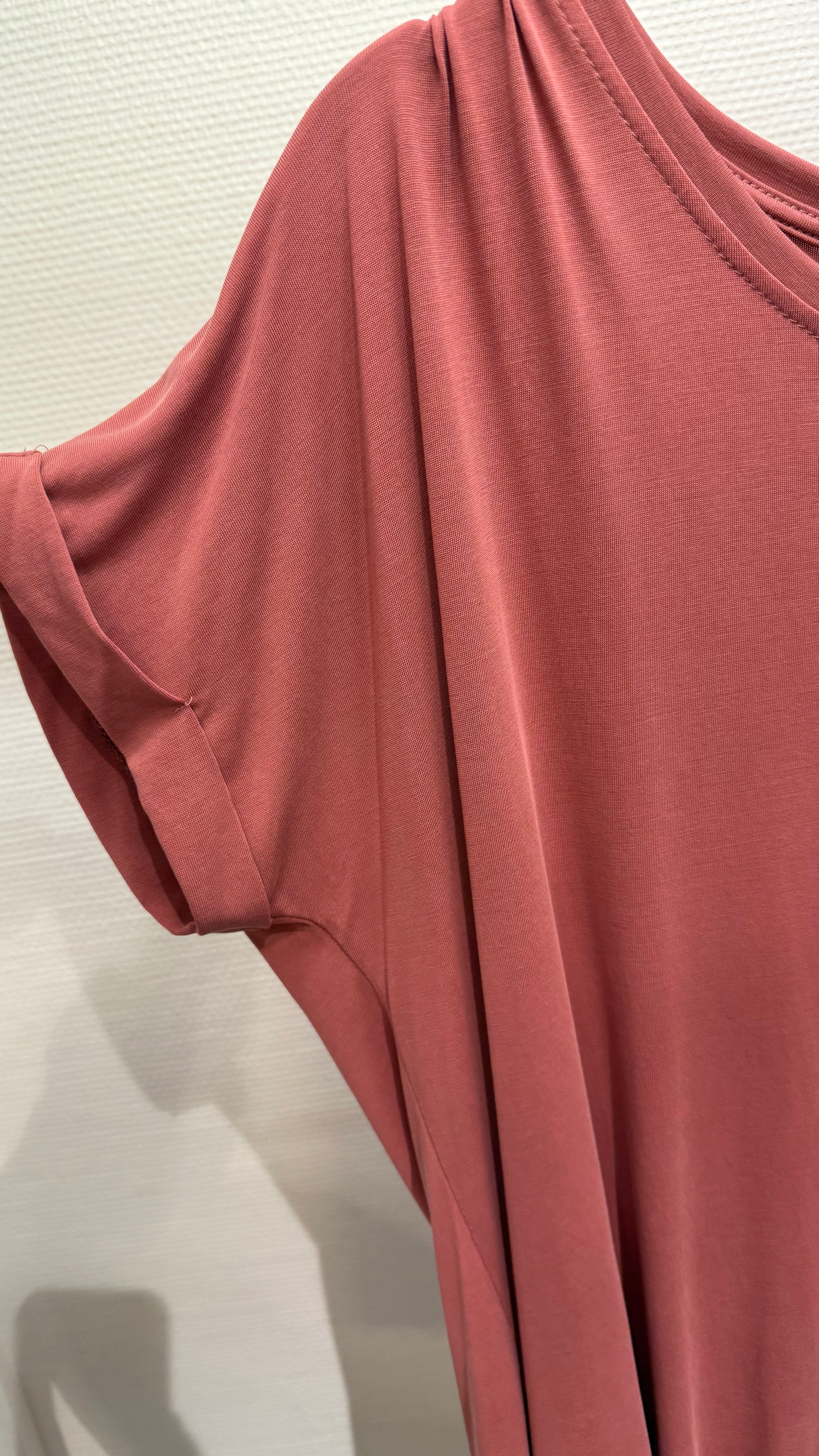 Shirt rose-rot