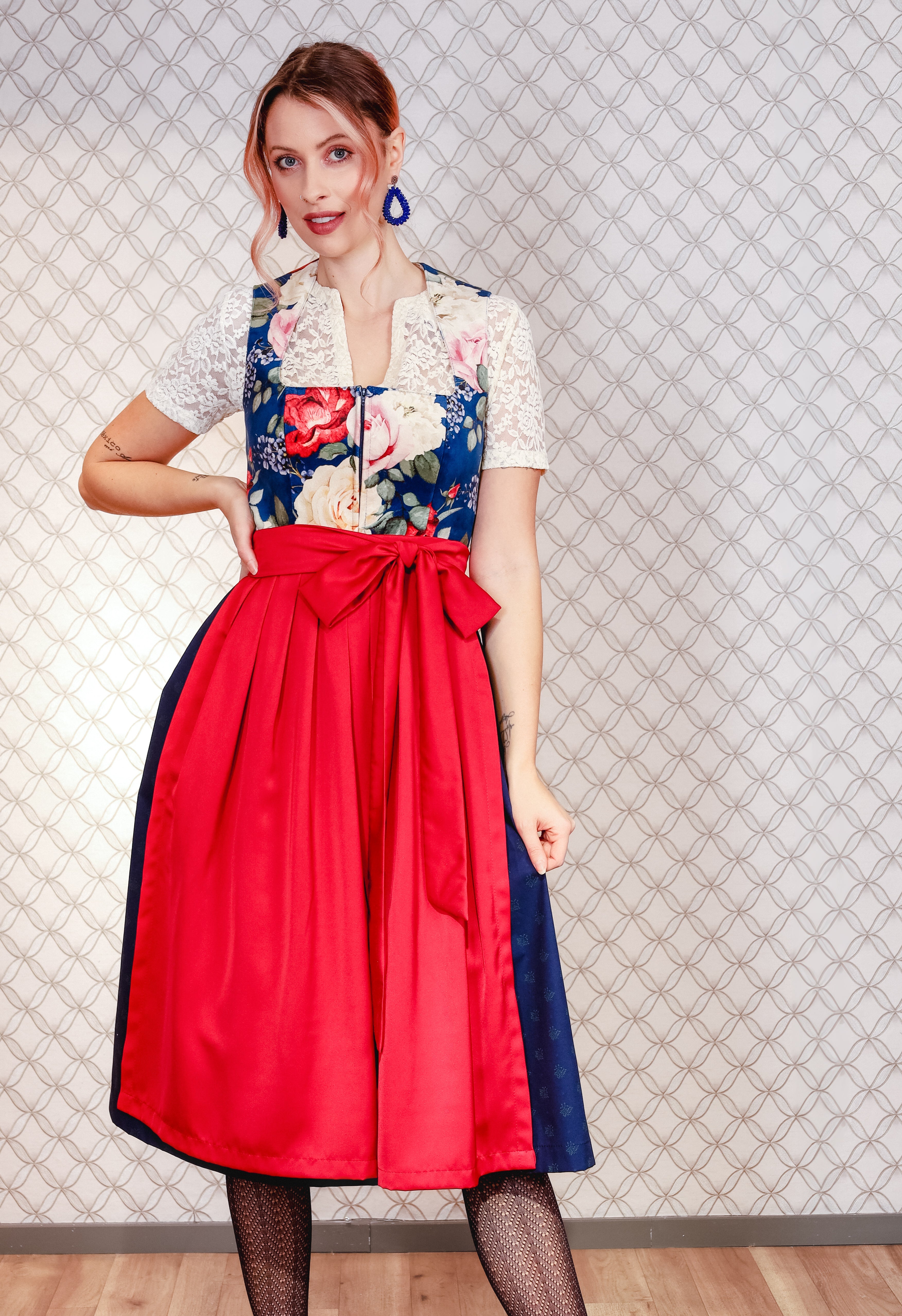 Samtdirndl Goldstich Blumen blau 75cm