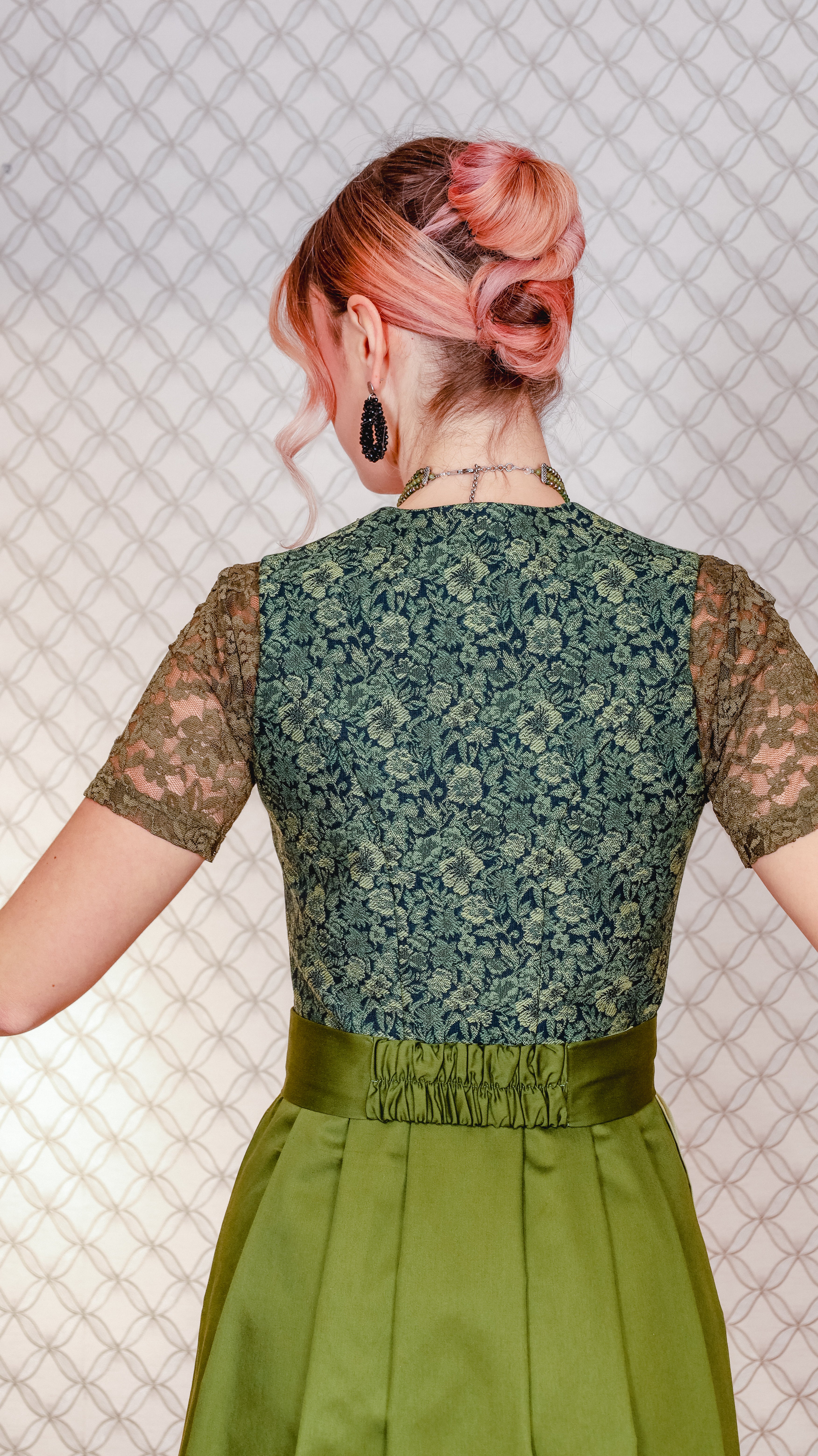 Dirndl Goldstich Blumen grün 75cm