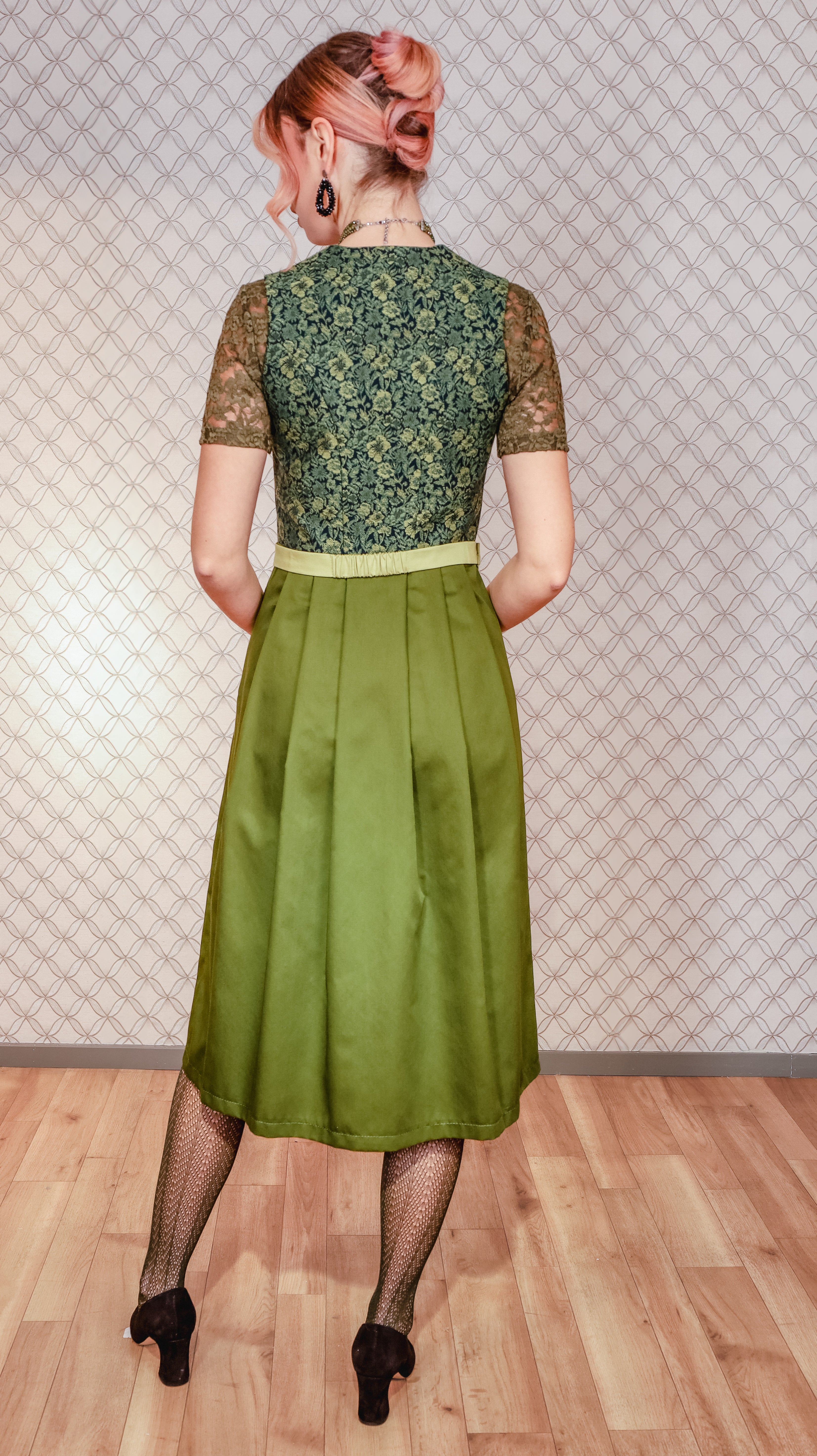 Dirndl Goldstich Blumen grün 75cm