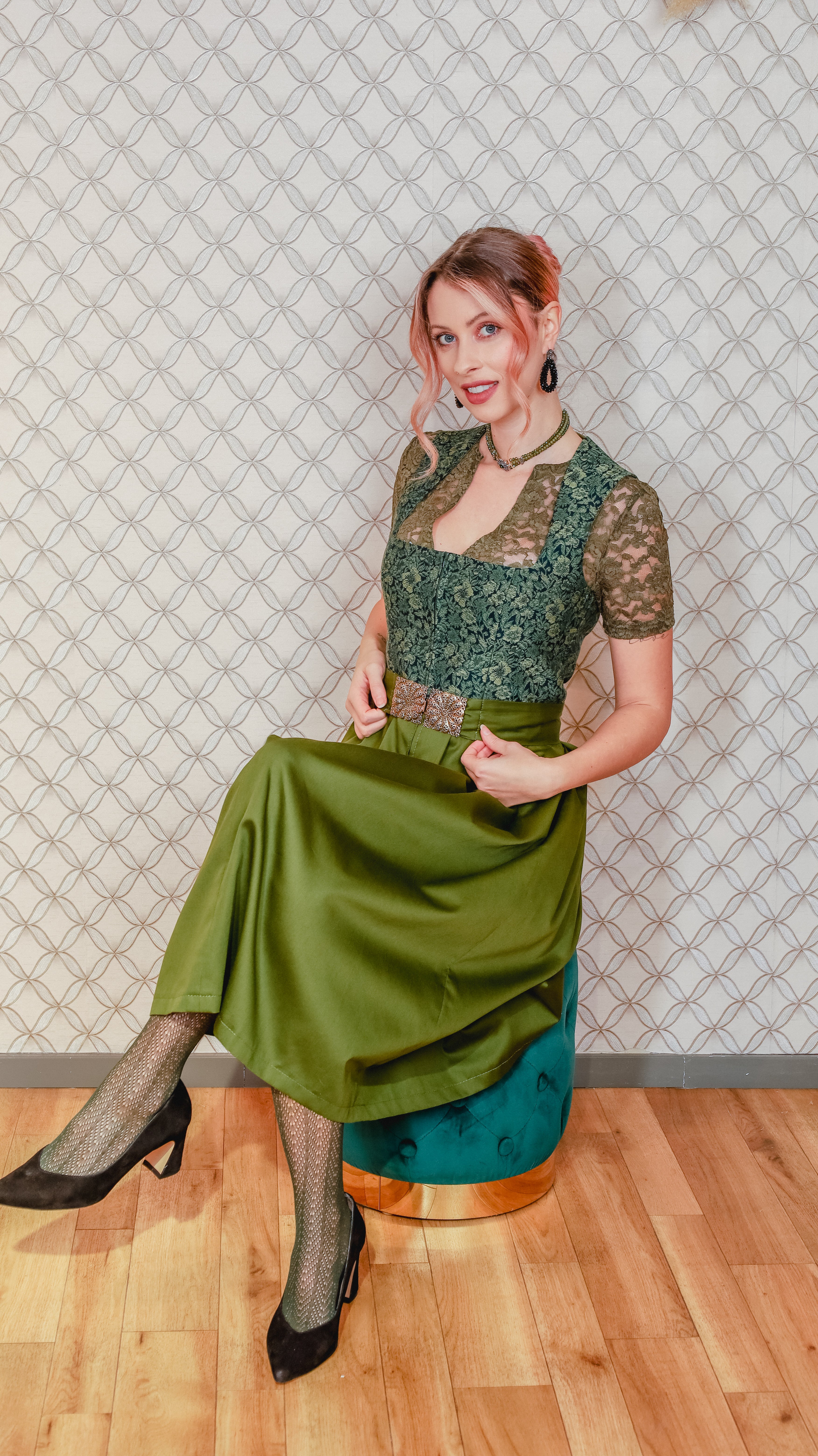 Dirndl Goldstich Blumen grün 75cm