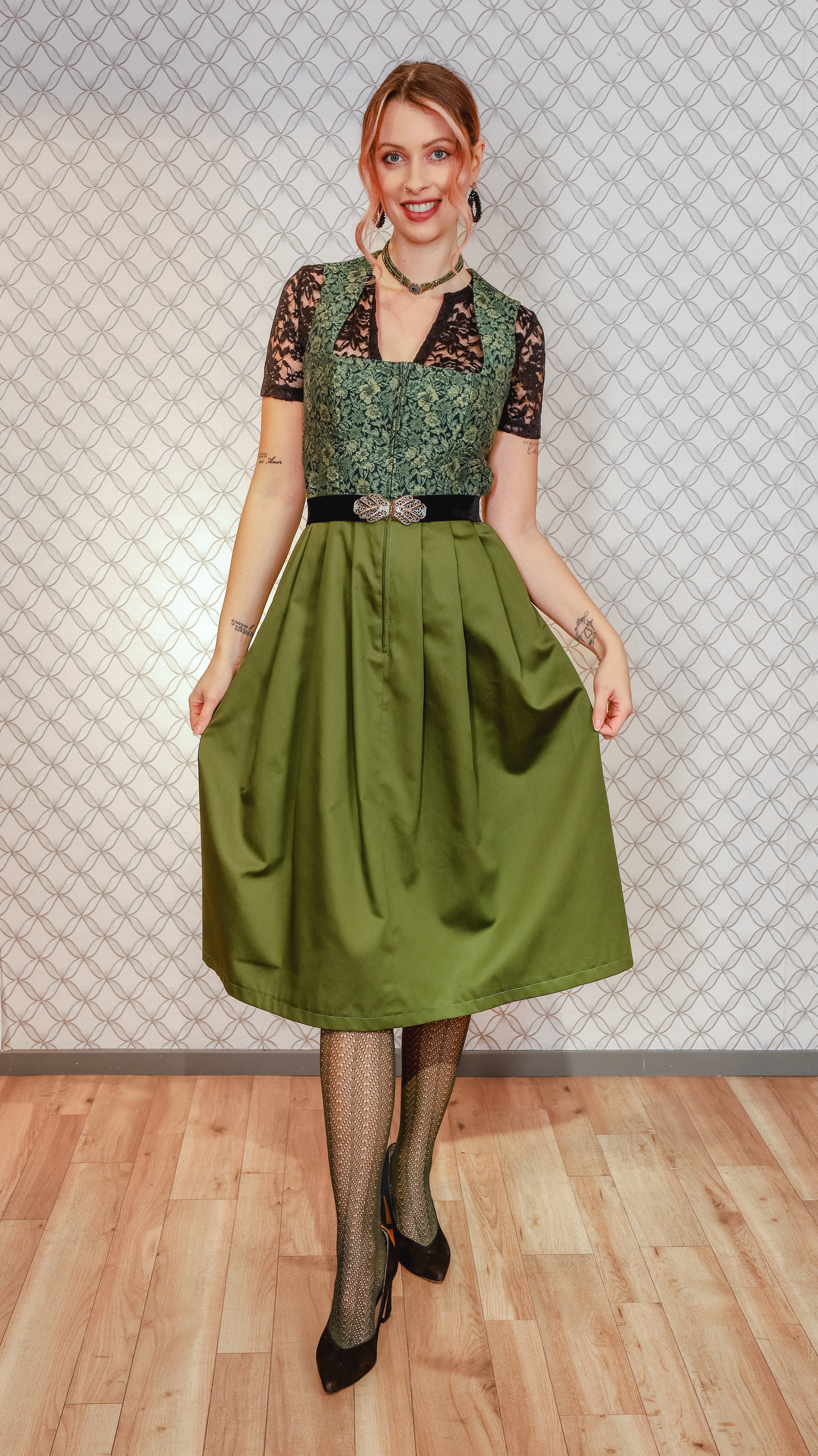 Dirndl Goldstich Blumen grün 75cm