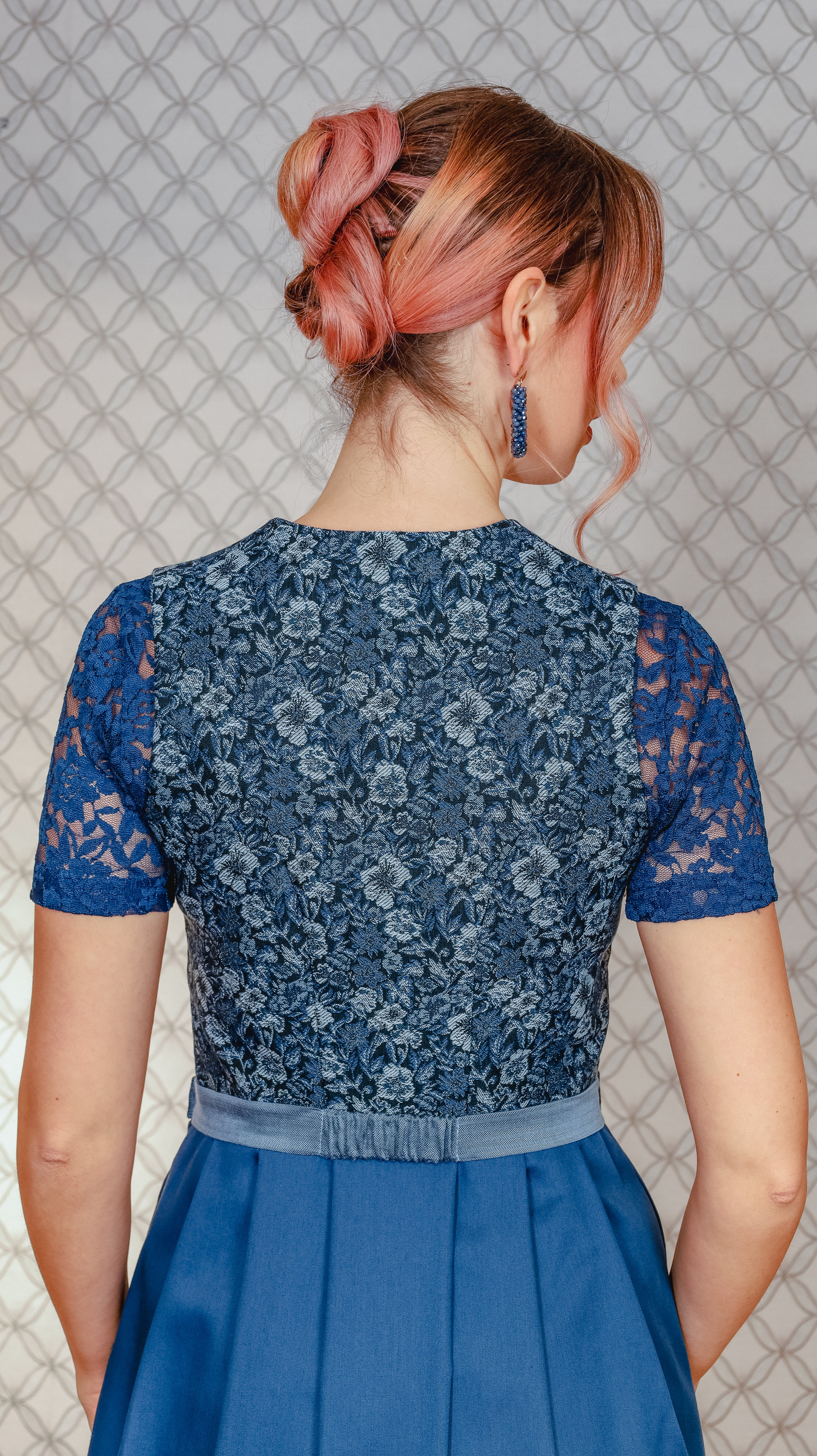Dirndll Goldstich Blumen blau 75cm
