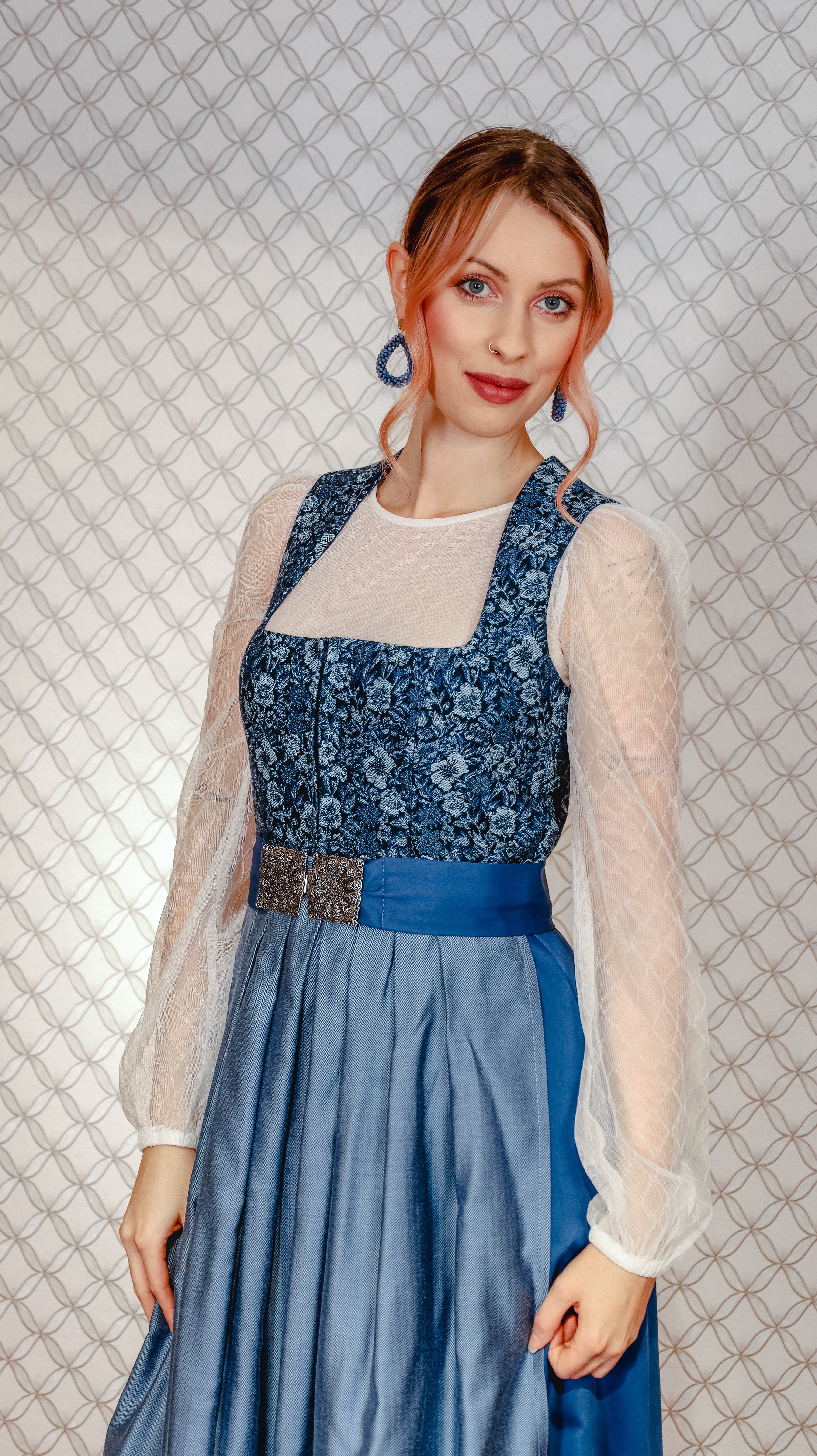 Dirndll Goldstich Blumen blau 75cm