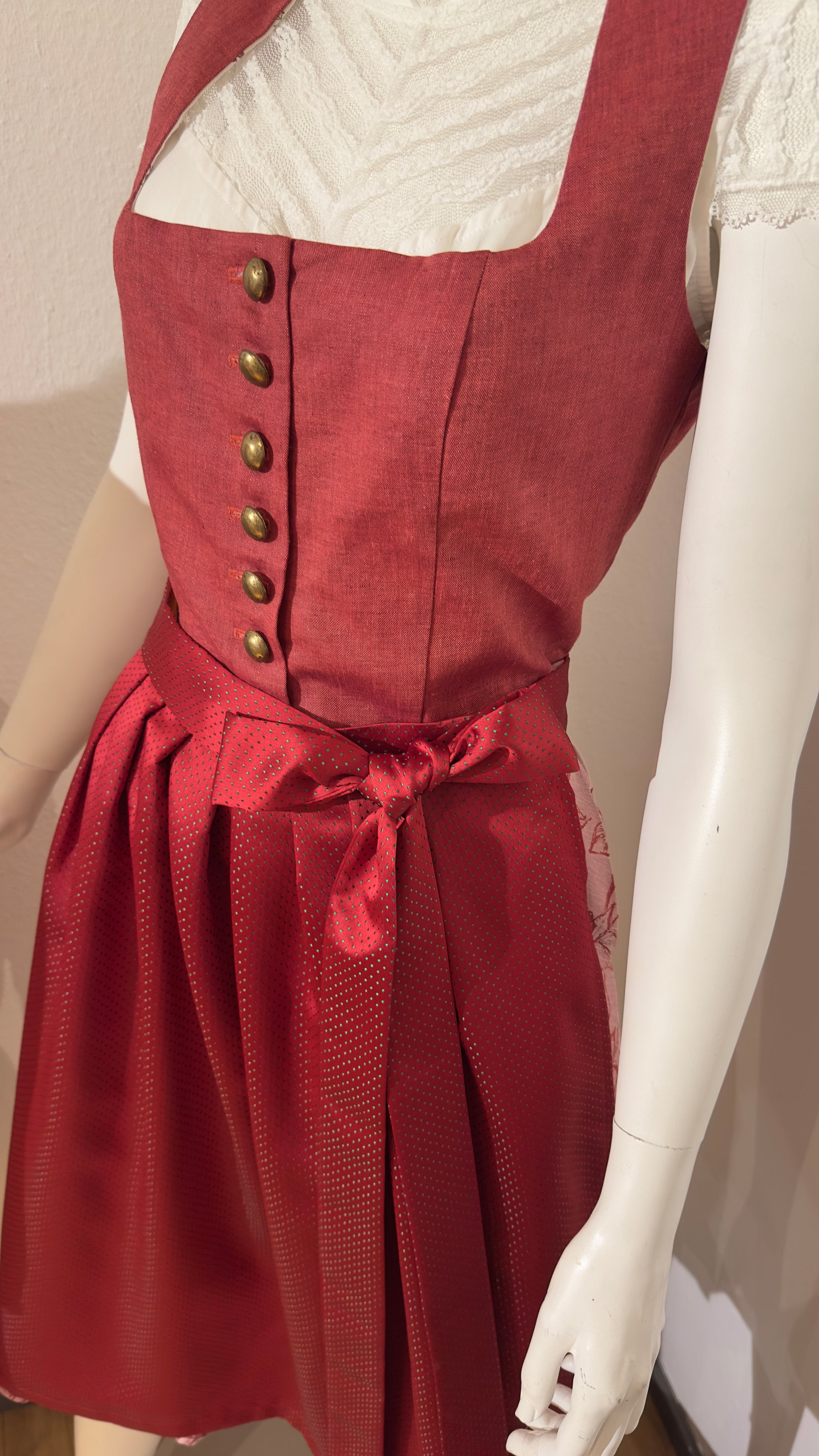 Dirndl Goldstich rot 75cm