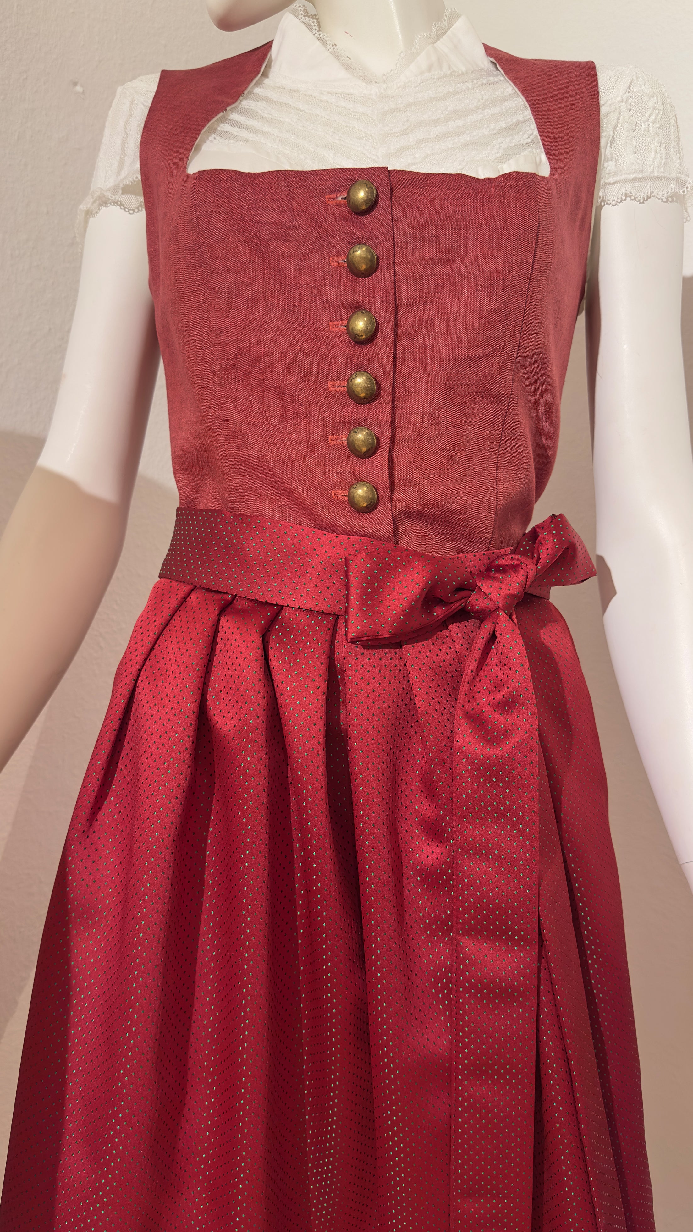 Dirndl Goldstich rot 75cm