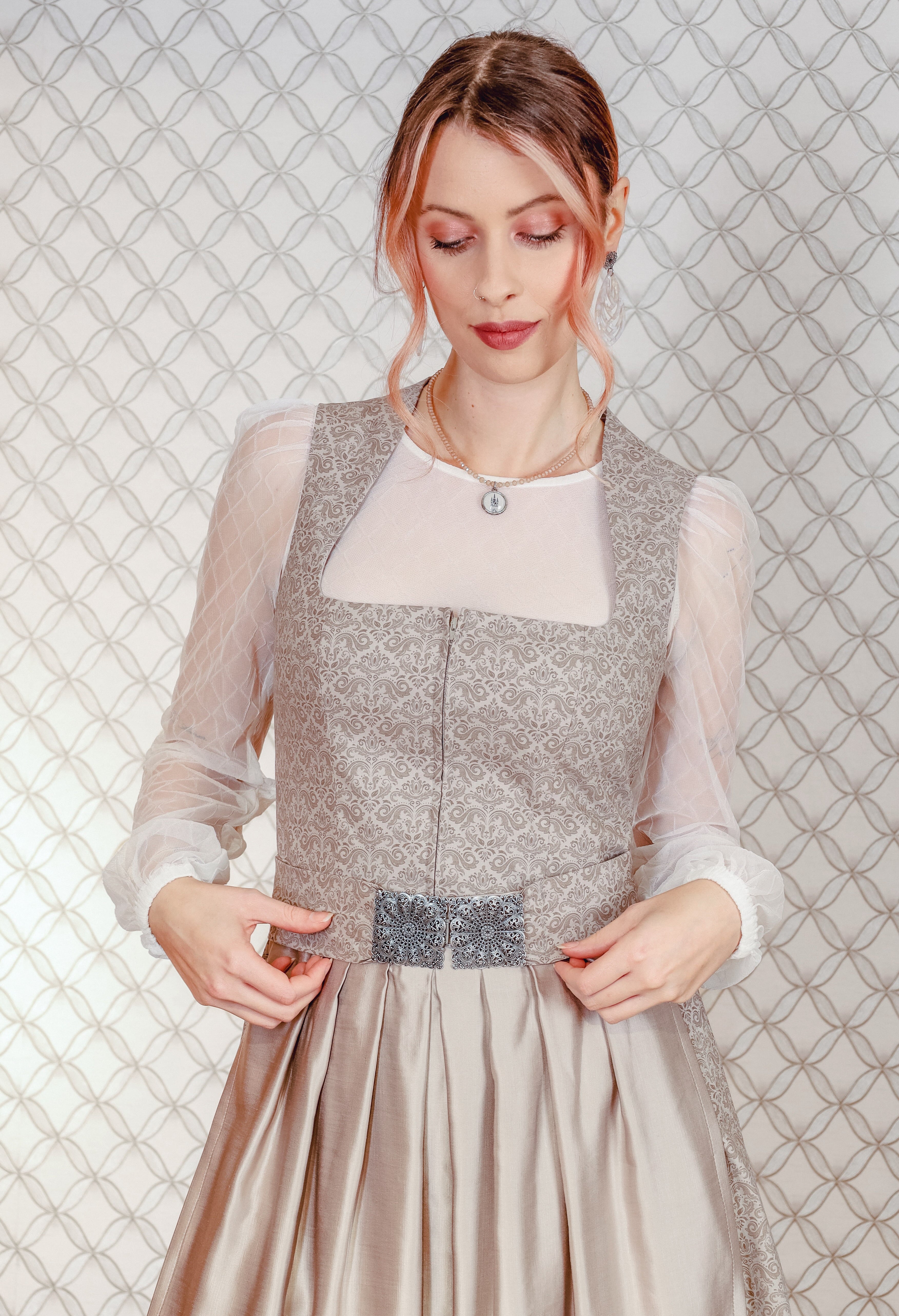 Dirndl Goldstich grau 75cm