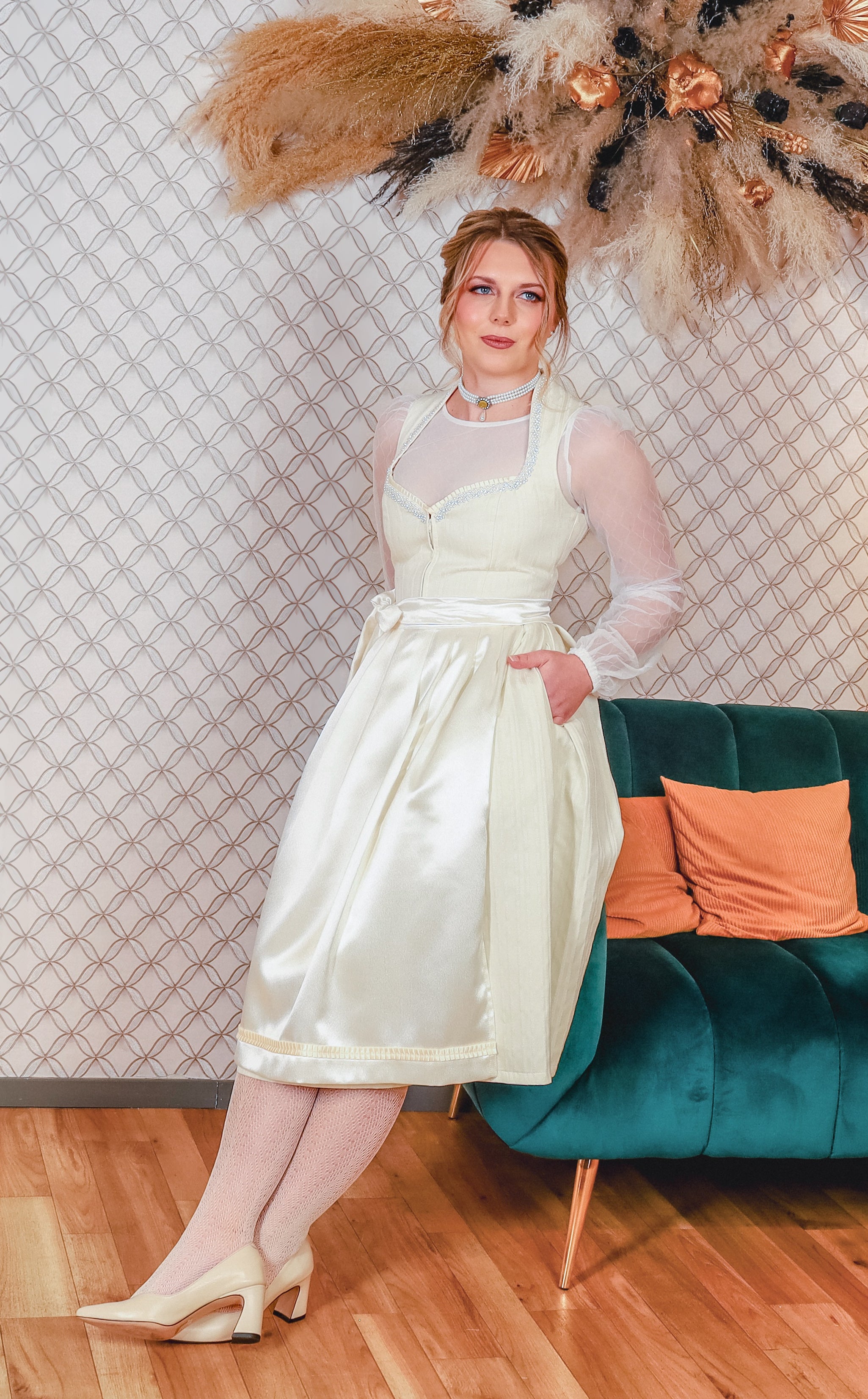 Dirndl Goldstich weiß 75cm