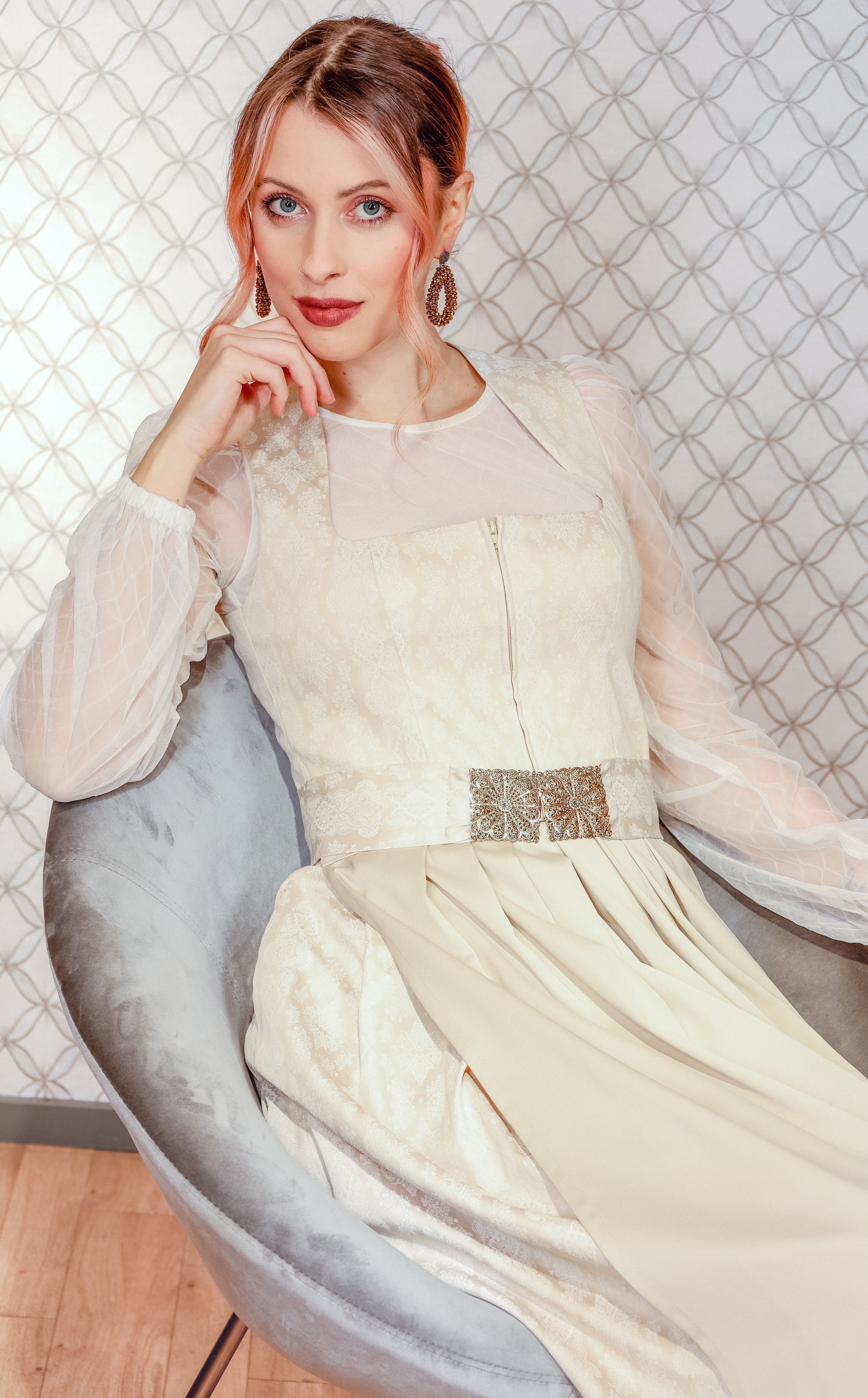 Dirndl Goldstich creme 75cm