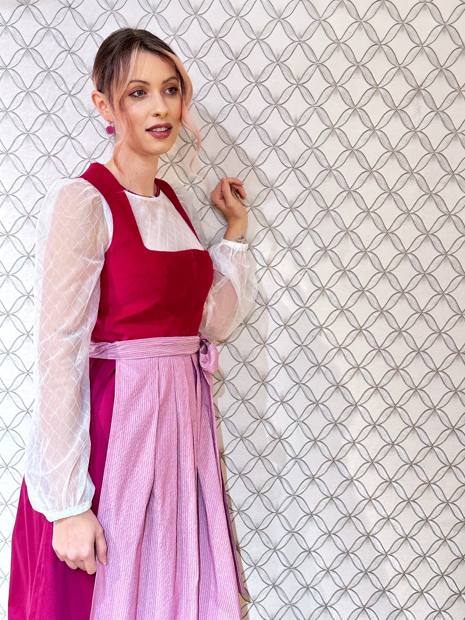 Corddirndl Goldstich pink 70cm