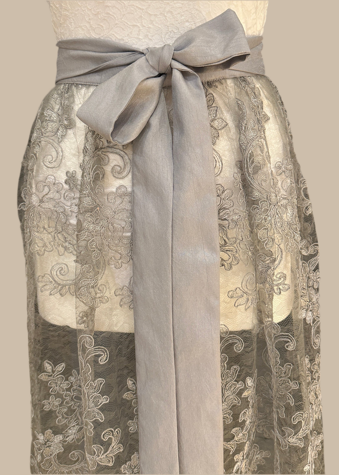 Dirndlschürze Goldstich Spitze eisblau 73cm