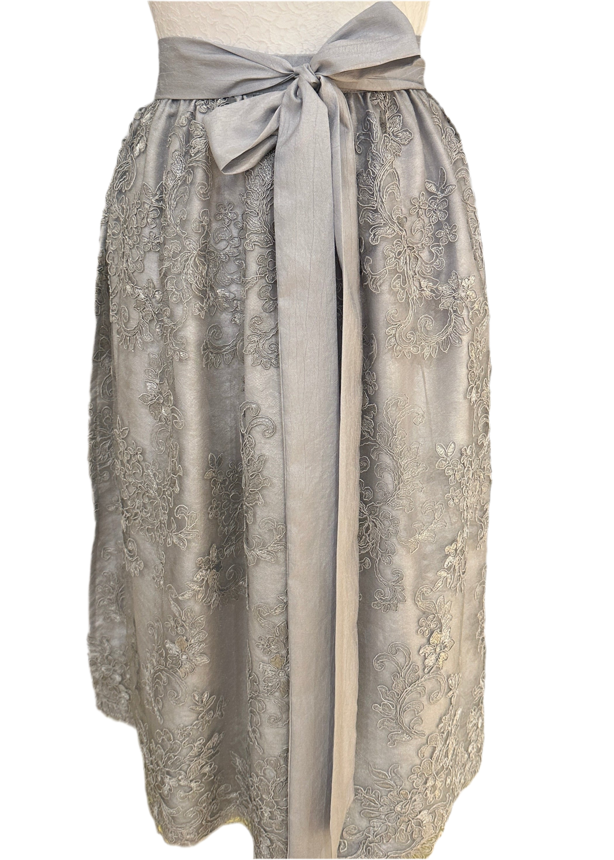Dirndlschürze Goldstich eisblau/graublau mit Spitze 73cm