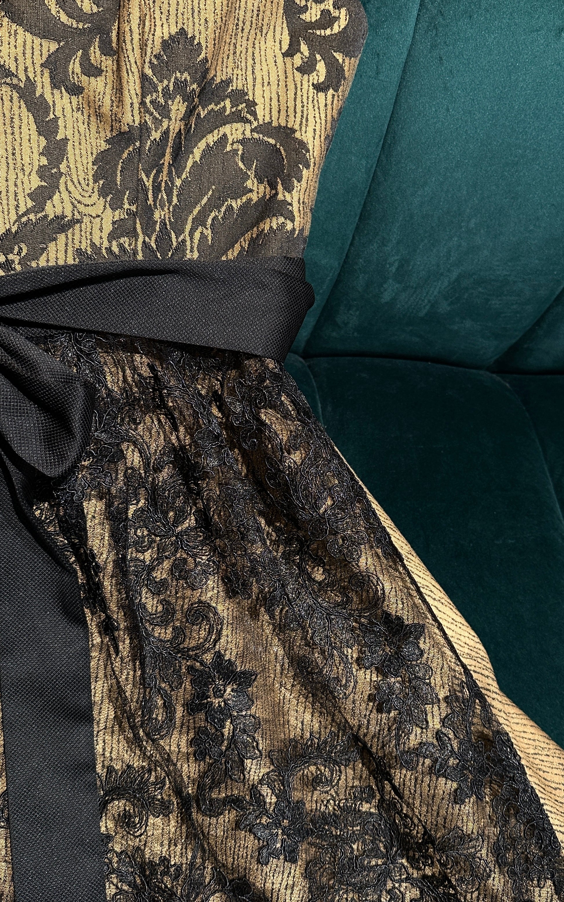 Dirndl Goldstich gold/schwarz 70cm