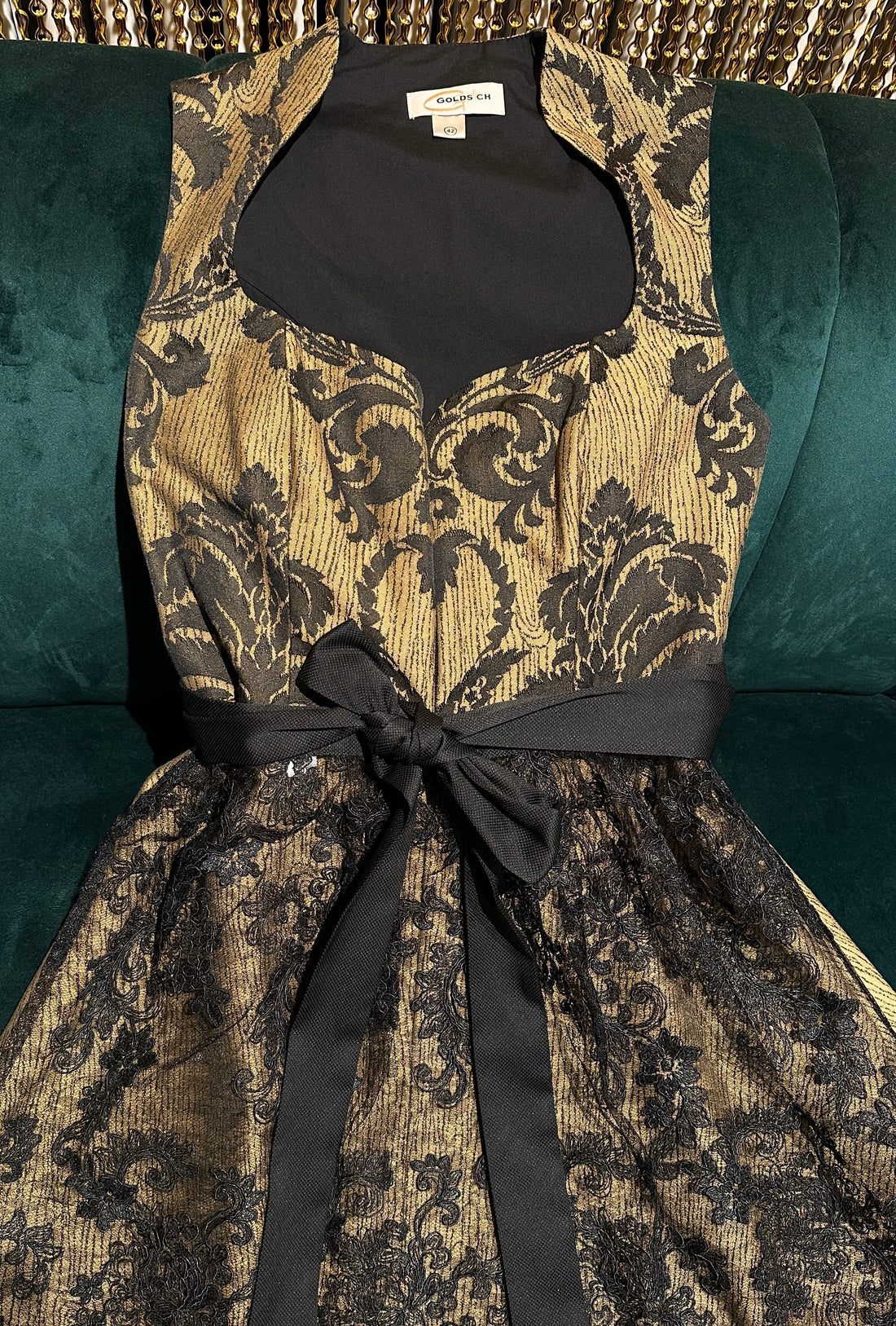 Dirndl Goldstich gold/schwarz 70cm