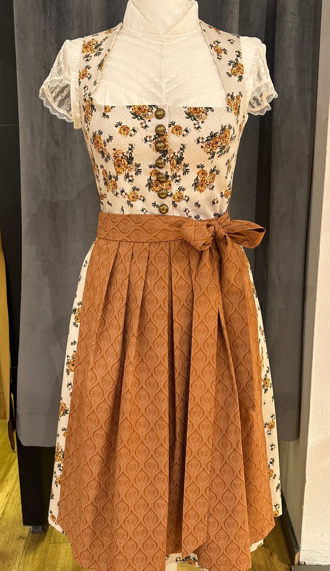 Dirndl Goldstich Blumen Rost 75cm